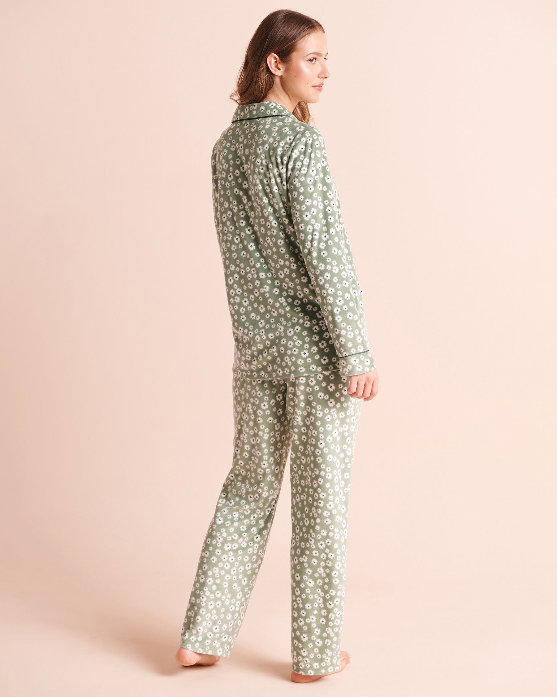 LA VIE EN ROSE Ensemble pyjama en velours peluche imprimé floral Vert/Fleurs blanches 40400100 - Voir2
