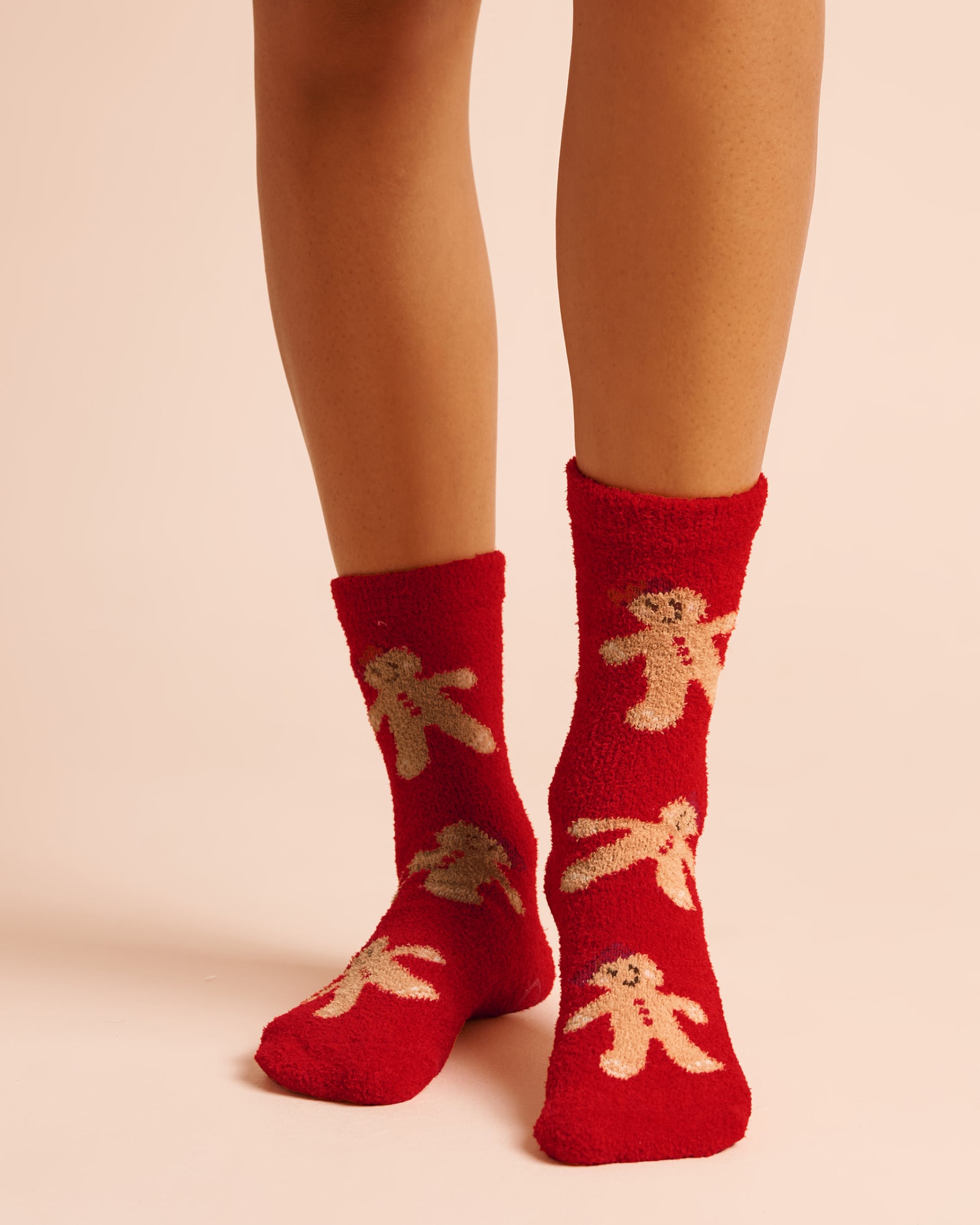 LA VIE EN ROSE Fuzzy Gingerbread Crew Socks Red/Gingerbread 40700505 - View1