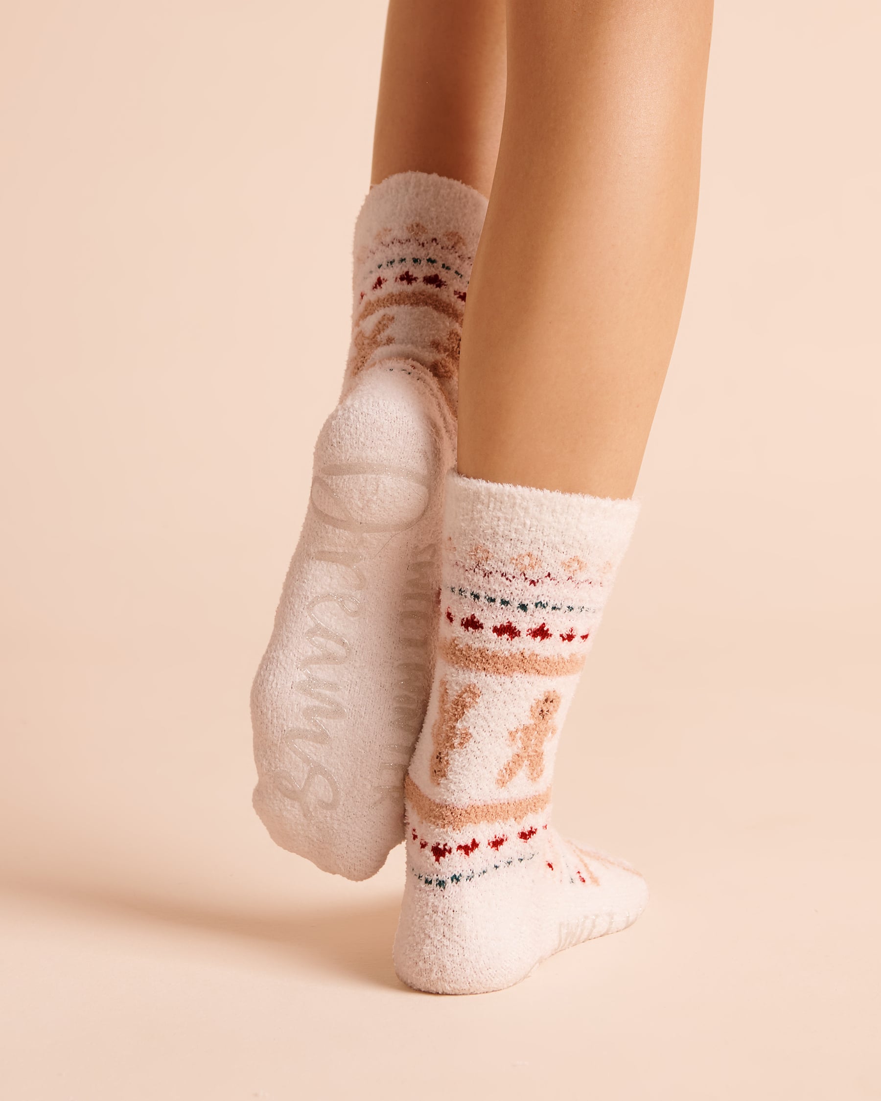 LA VIE EN ROSE Fuzzy Gingerbread Crew Socks White/Gingerbread 40700505 - View2