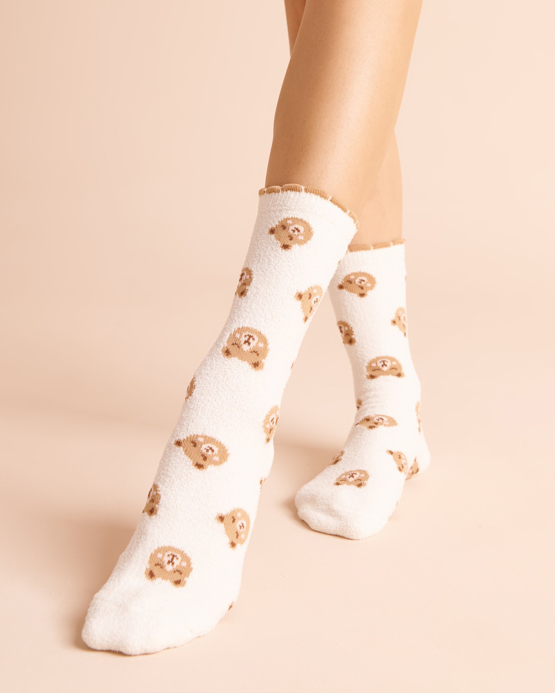 LA VIE EN ROSE Chenille Teddy Bear Crew Socks White/Teddy Bear 40700506 - View1