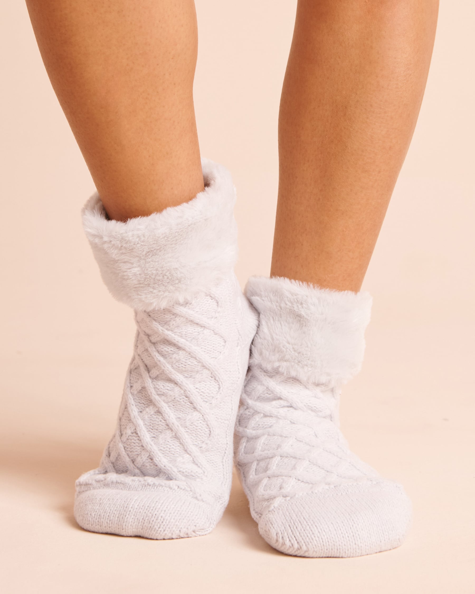 LA VIE EN ROSE Cable-Knit Faux Fur Trim Crew Socks Light Grey 40700507 - View1