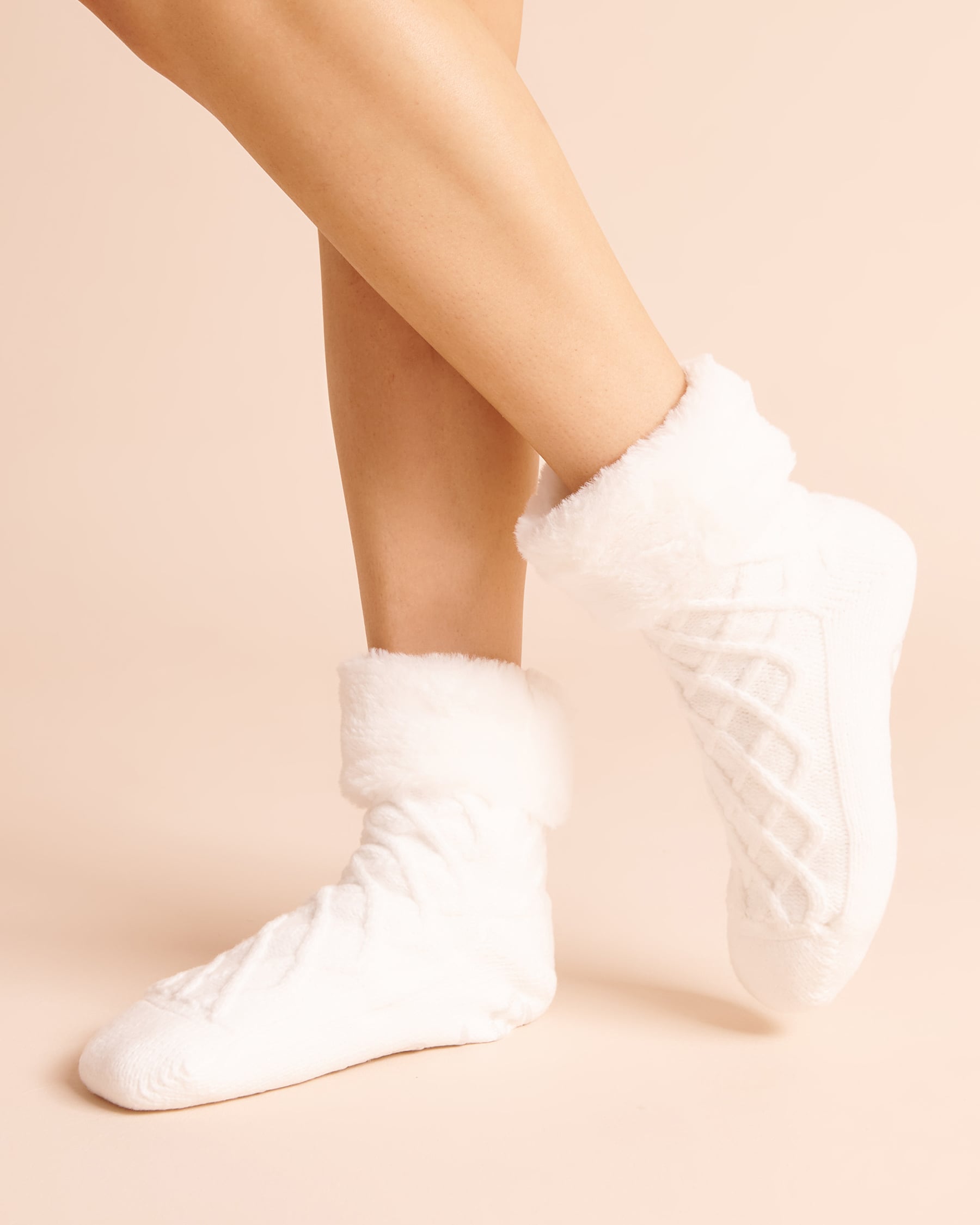 LA VIE EN ROSE Chaussettes mi-mollet en maille torsadée et fausse fourrure Blanc 40700507 - View1