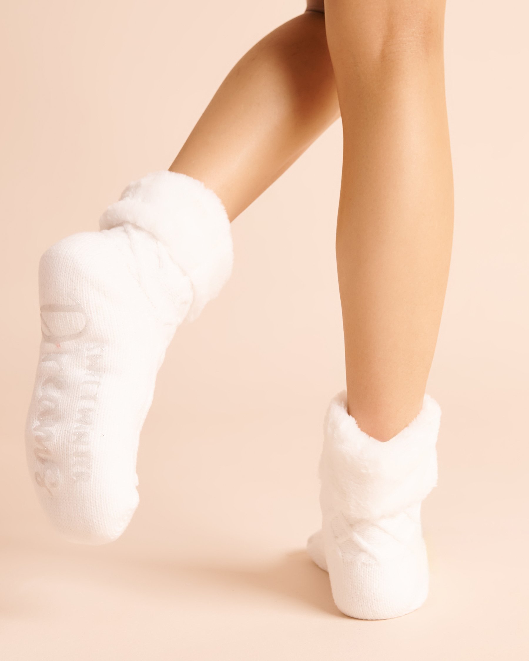LA VIE EN ROSE Chaussettes mi-mollet en maille torsadée et fausse fourrure Blanc 40700507 - View2