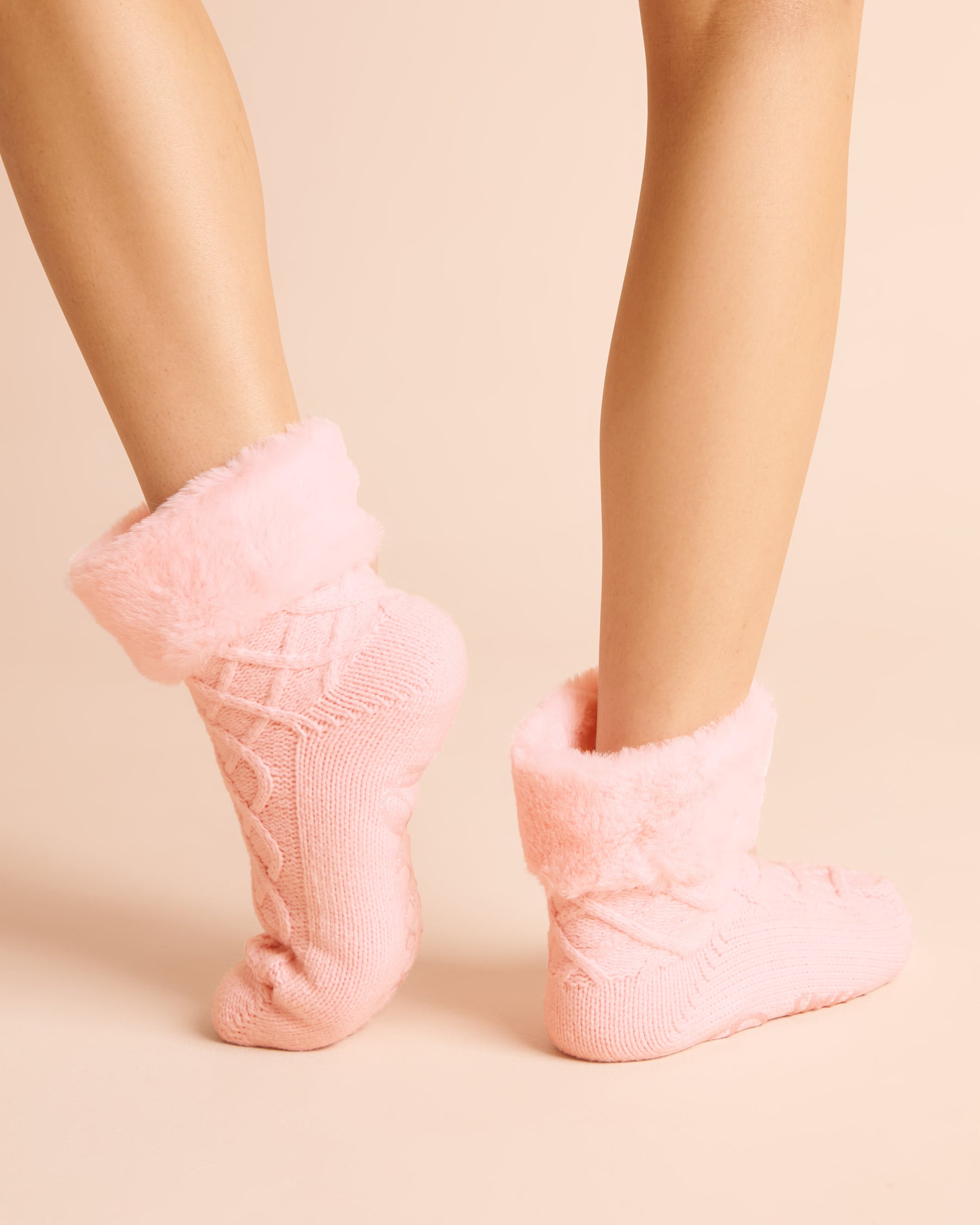 LA VIE EN ROSE Chaussettes mi-mollet en maille torsadée et fausse fourrure Rose givrée 40700507 - View2