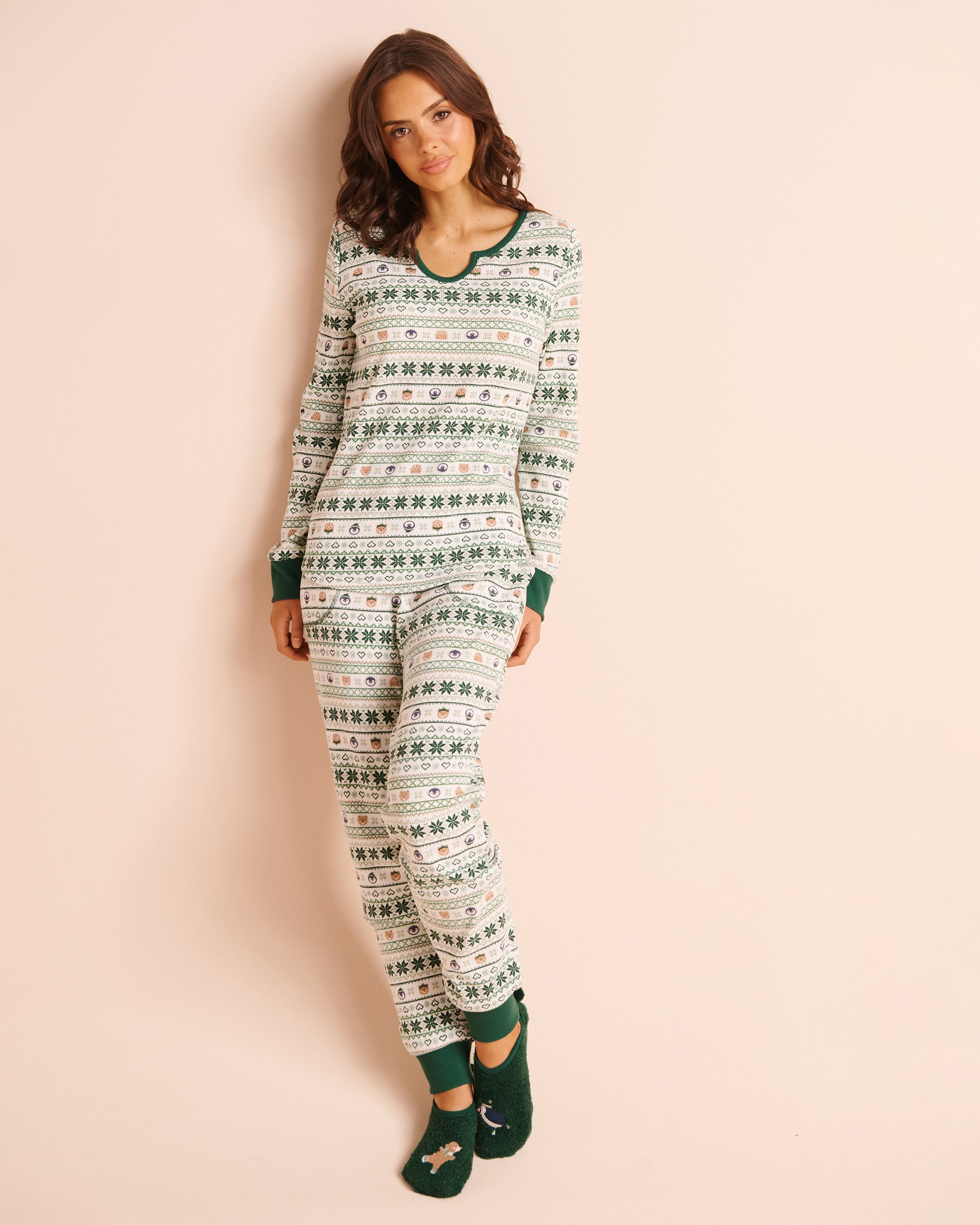 LA VIE EN ROSE Bear & Penguin Chenille Slipper Socks Fir Green 40700517 - View2