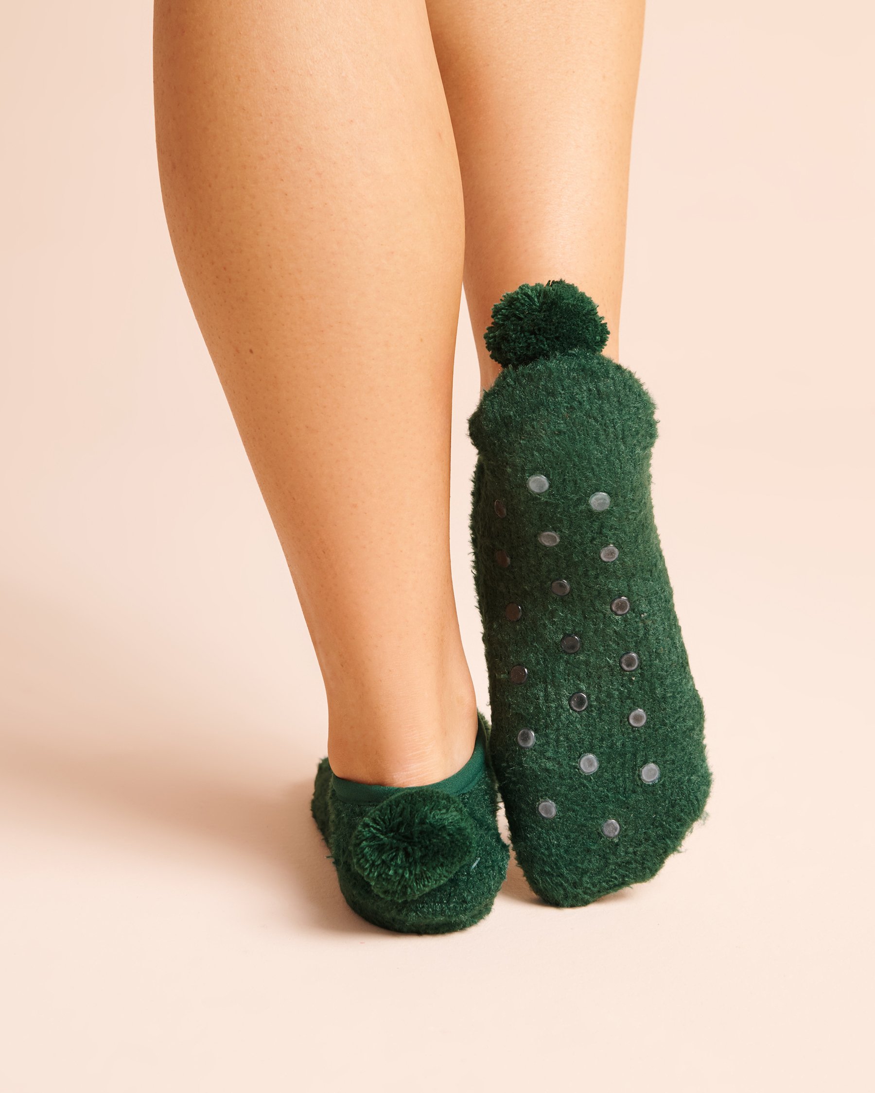 LA VIE EN ROSE Bear & Penguin Chenille Slipper Socks Fir Green 40700517 - View3