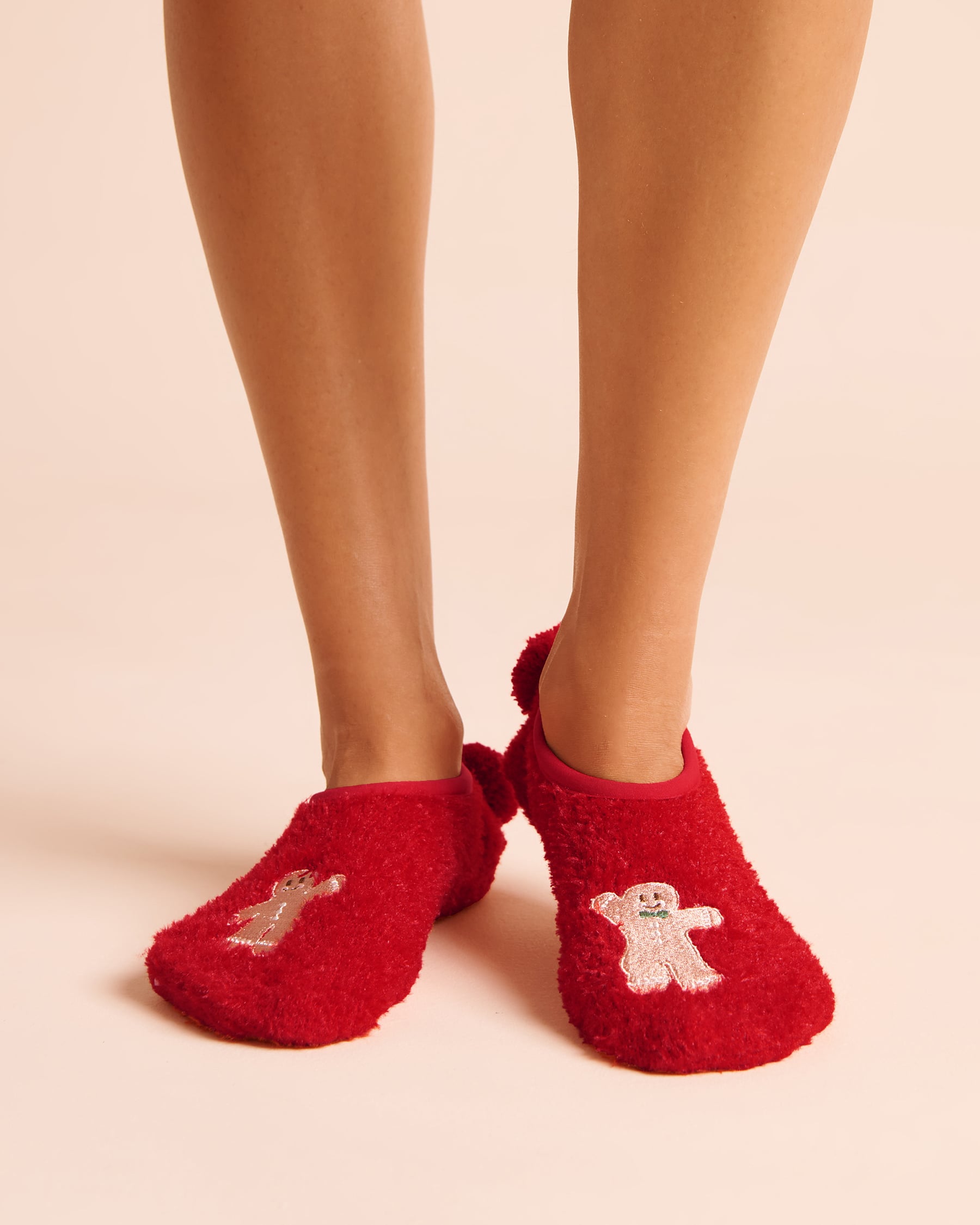 LA VIE EN ROSE Gingerbread Chenille Slipper Socks Candy Cane Red 40700517 - View1