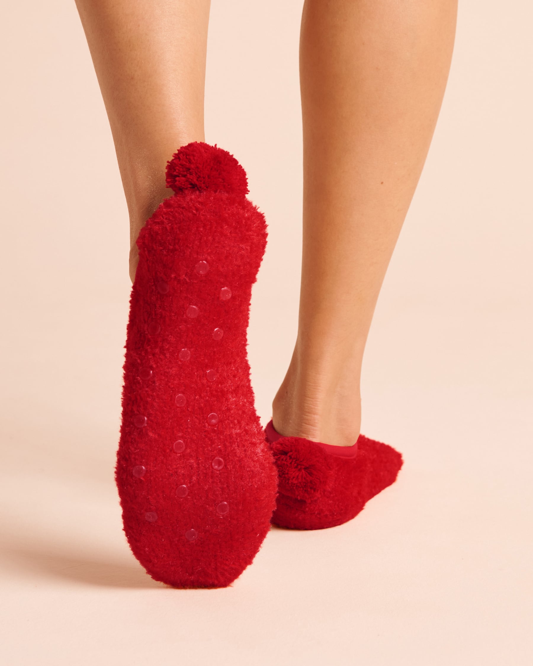 LA VIE EN ROSE Gingerbread Chenille Slipper Socks Candy Cane Red 40700517 - View2
