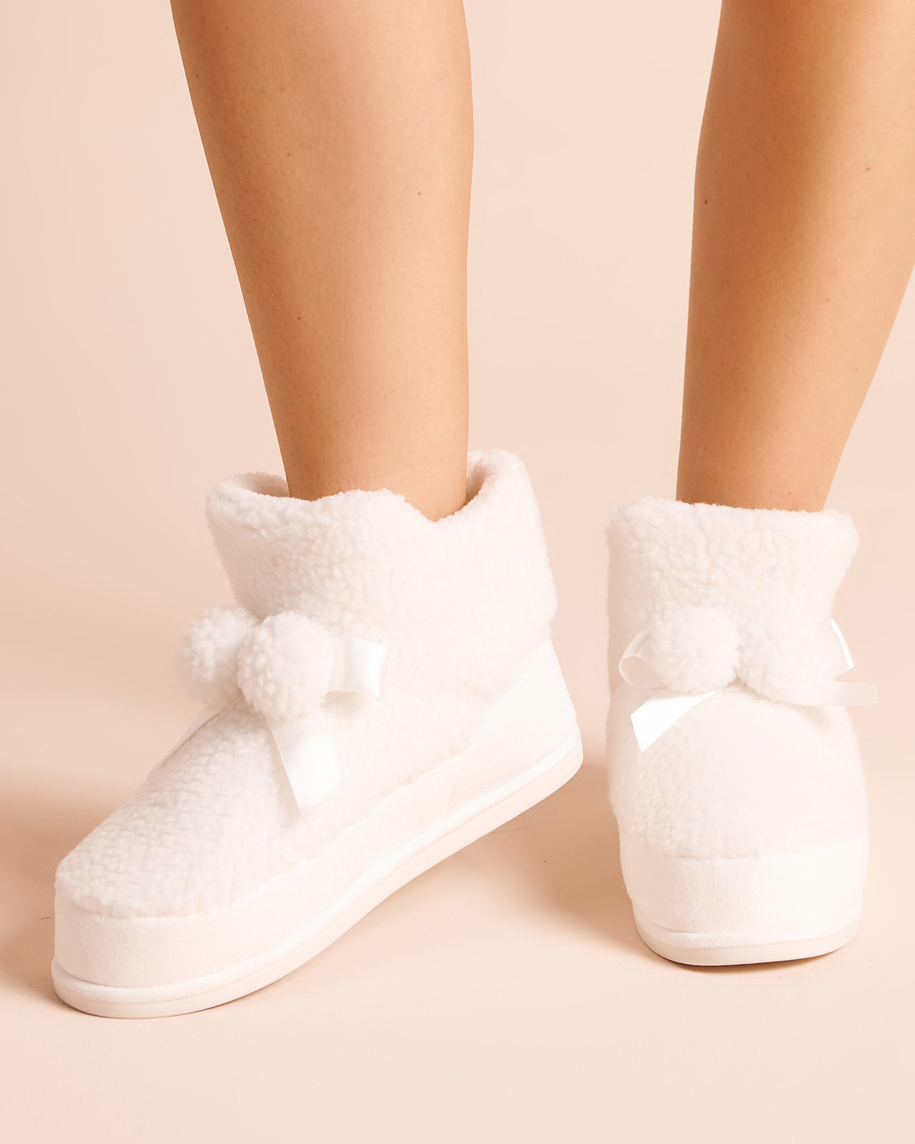 LA VIE EN ROSE Pompom Sherpa Bootie Slippers White 40700518 - View1