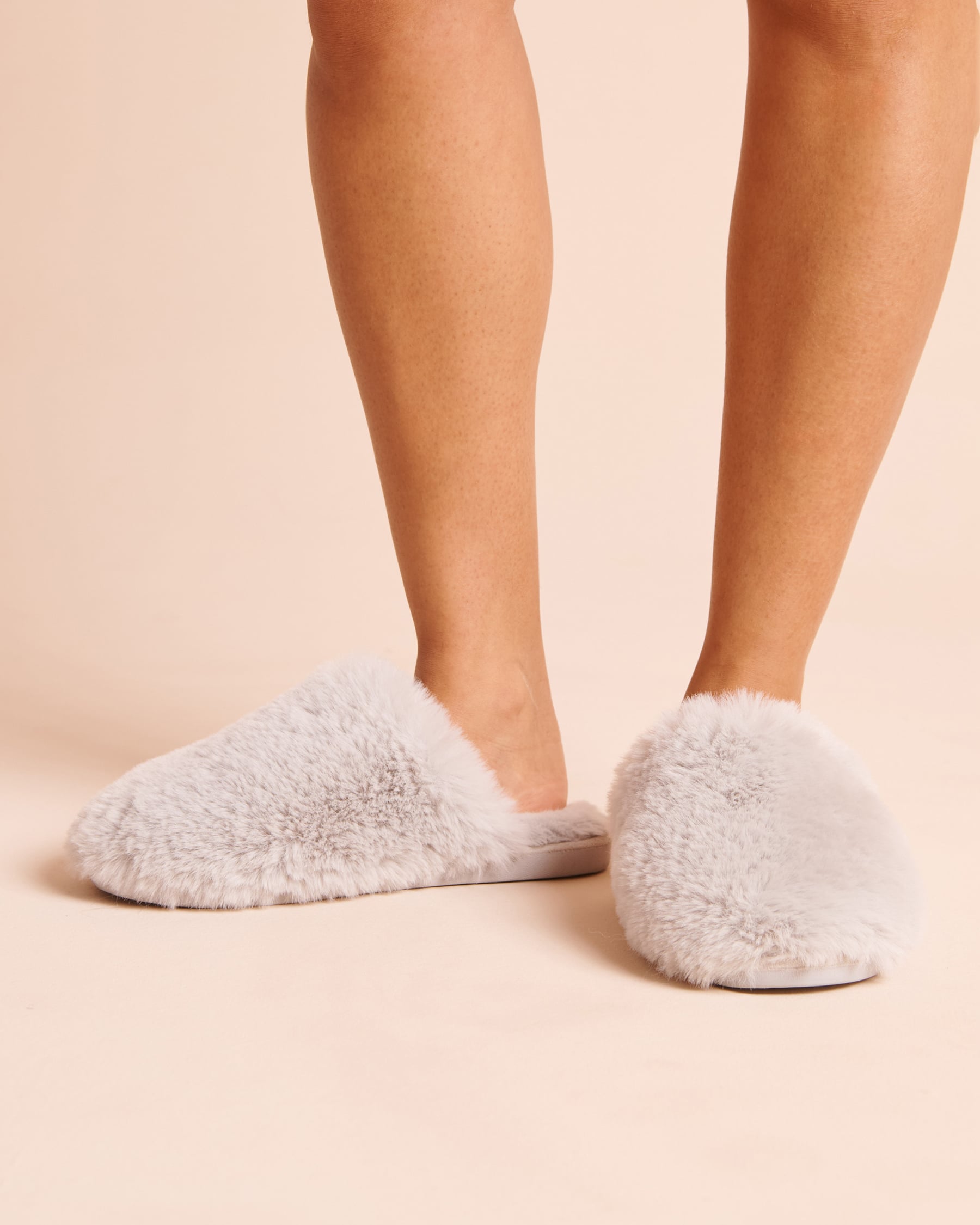 LA VIE EN ROSE Faux Fur Slippers Light Grey 40700510 - View1