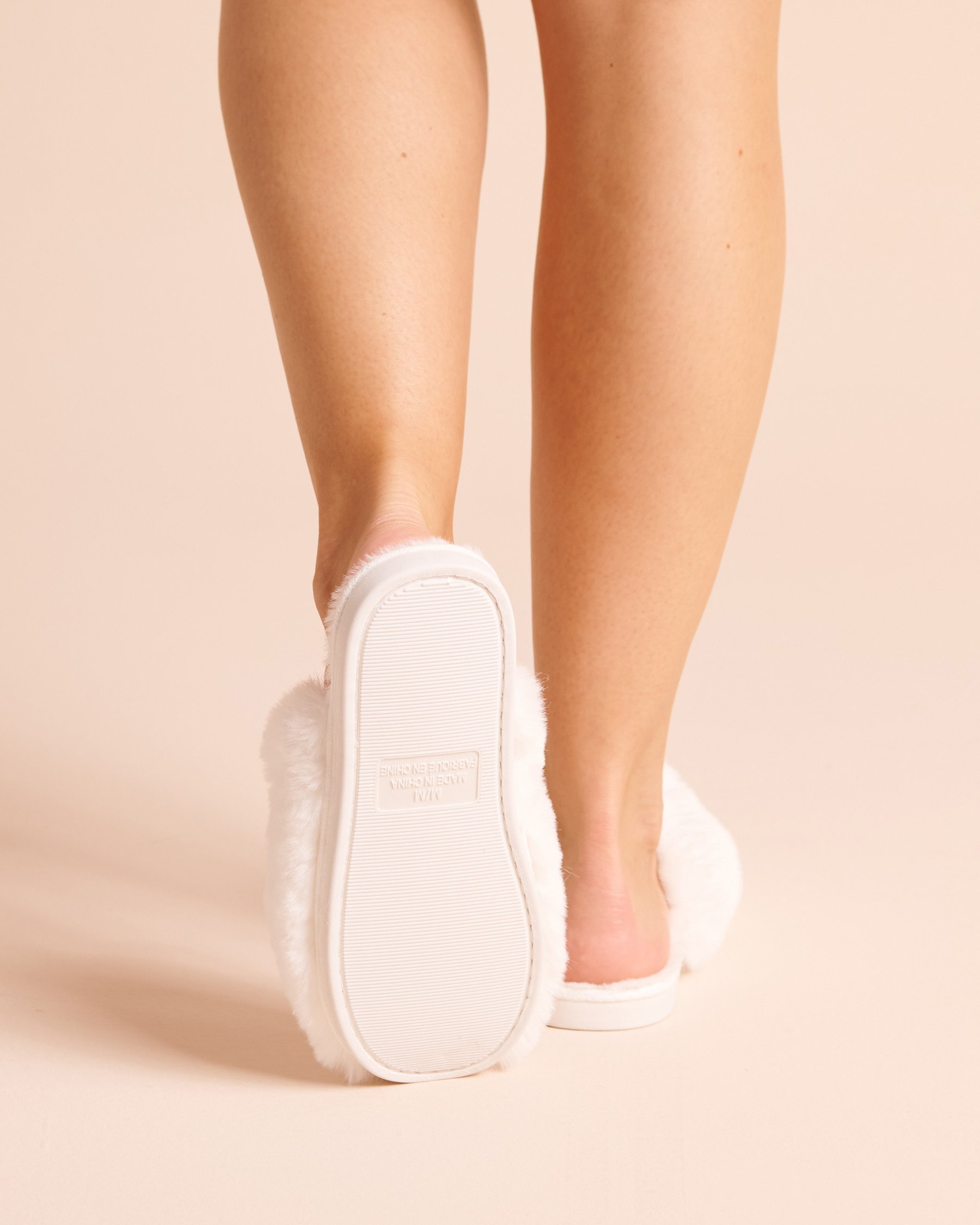 LA VIE EN ROSE Faux Fur Slippers White 40700510 - View2