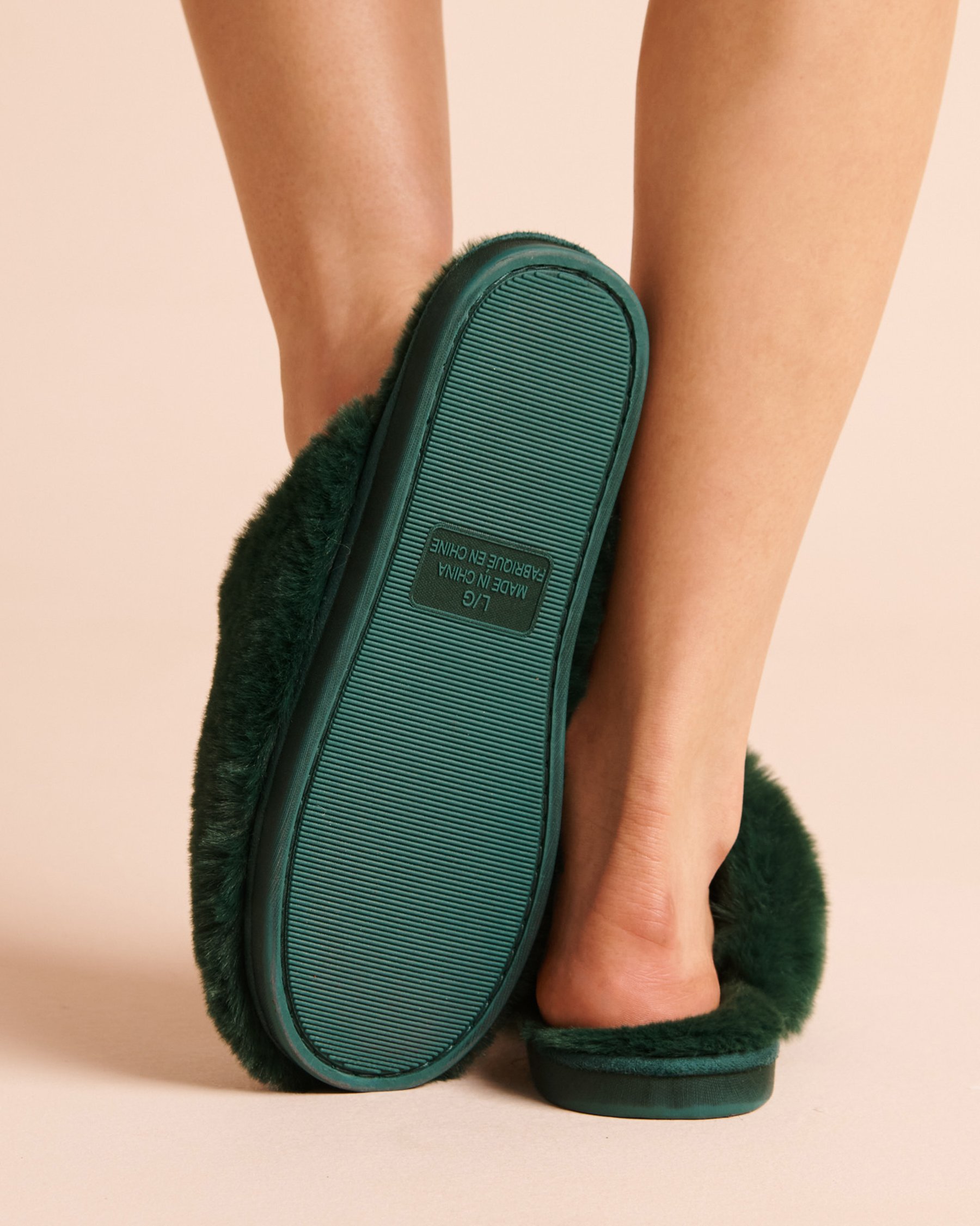 LA VIE EN ROSE Faux Fur Slippers Fir Green 40700510 - View2