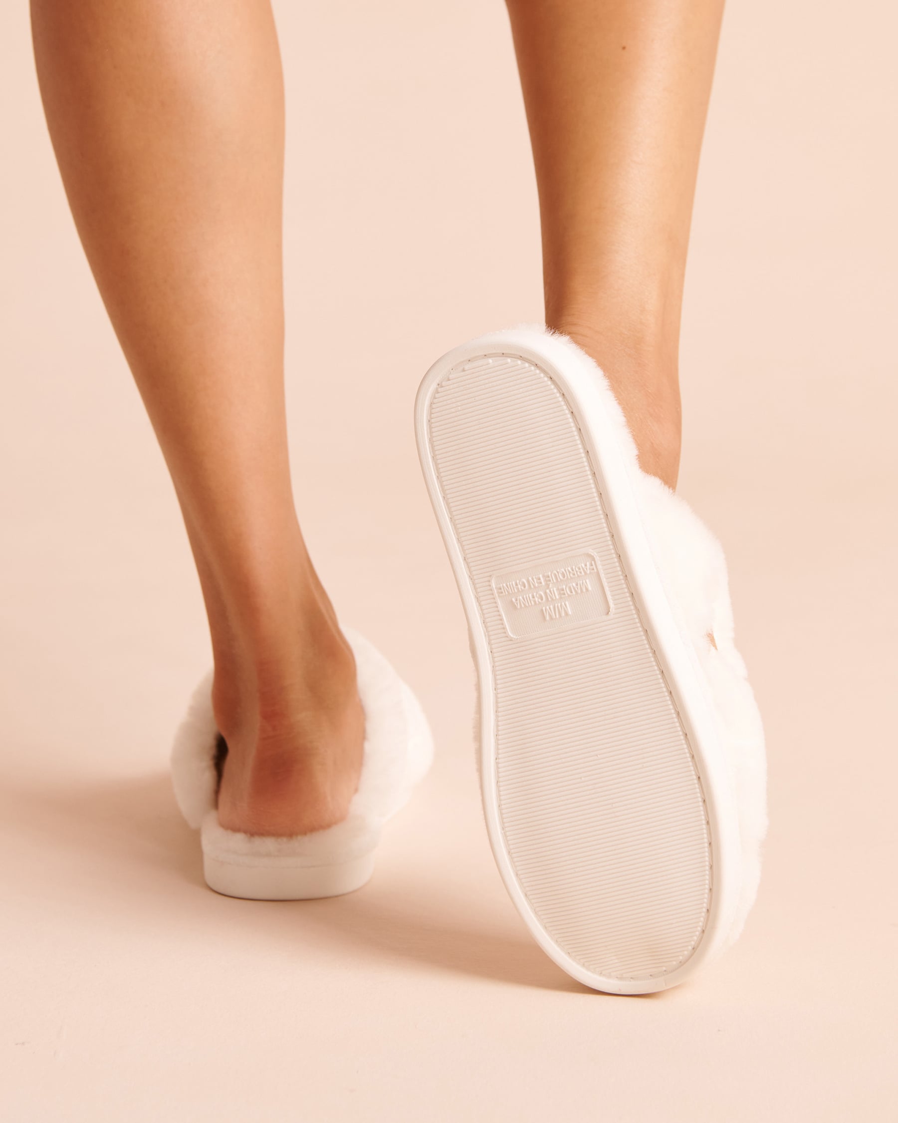 LA VIE EN ROSE Gingerbread Faux Fur Slippers White 40700511 - View3