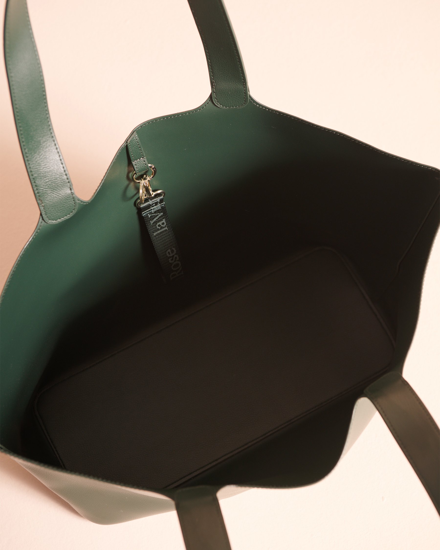 LA VIE EN ROSE Sac fourre-tout en faux cuir Vert sapin 40700548 - View3