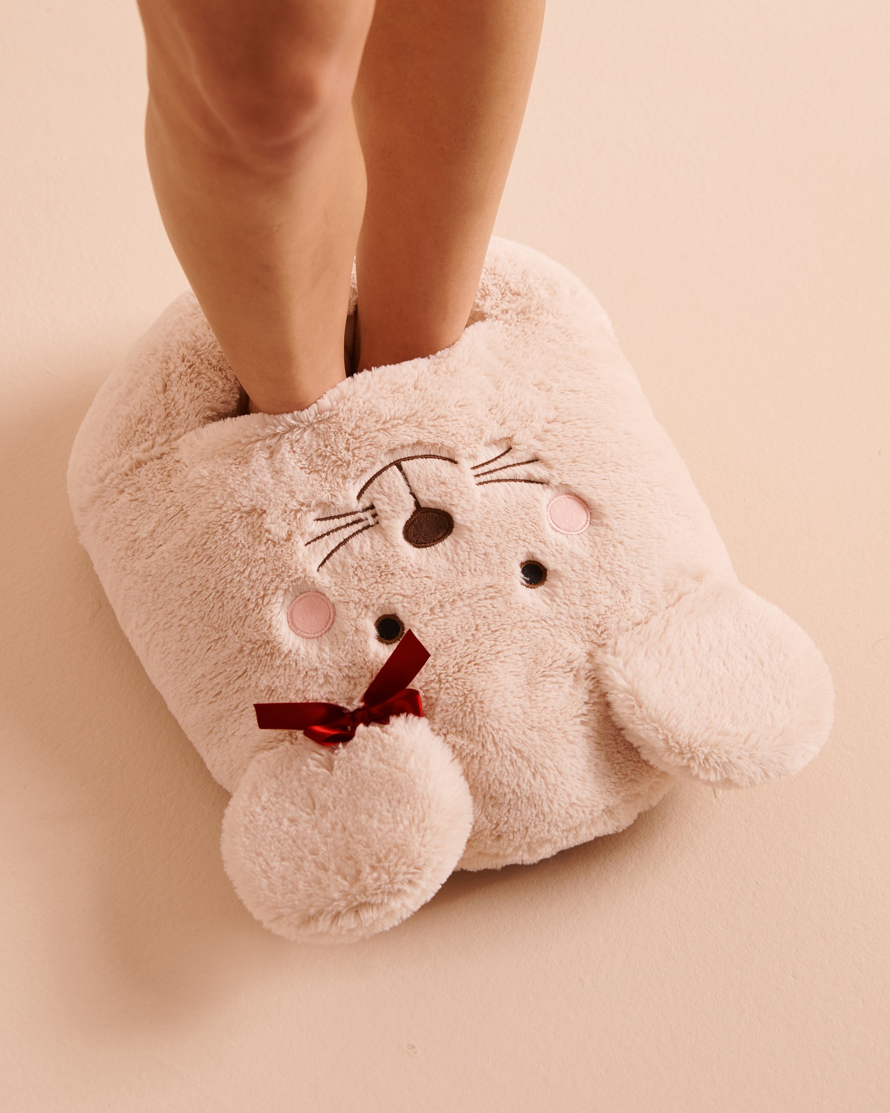 LA VIE EN ROSE Mouse Foot Warmer Mouse 40700530 - View1