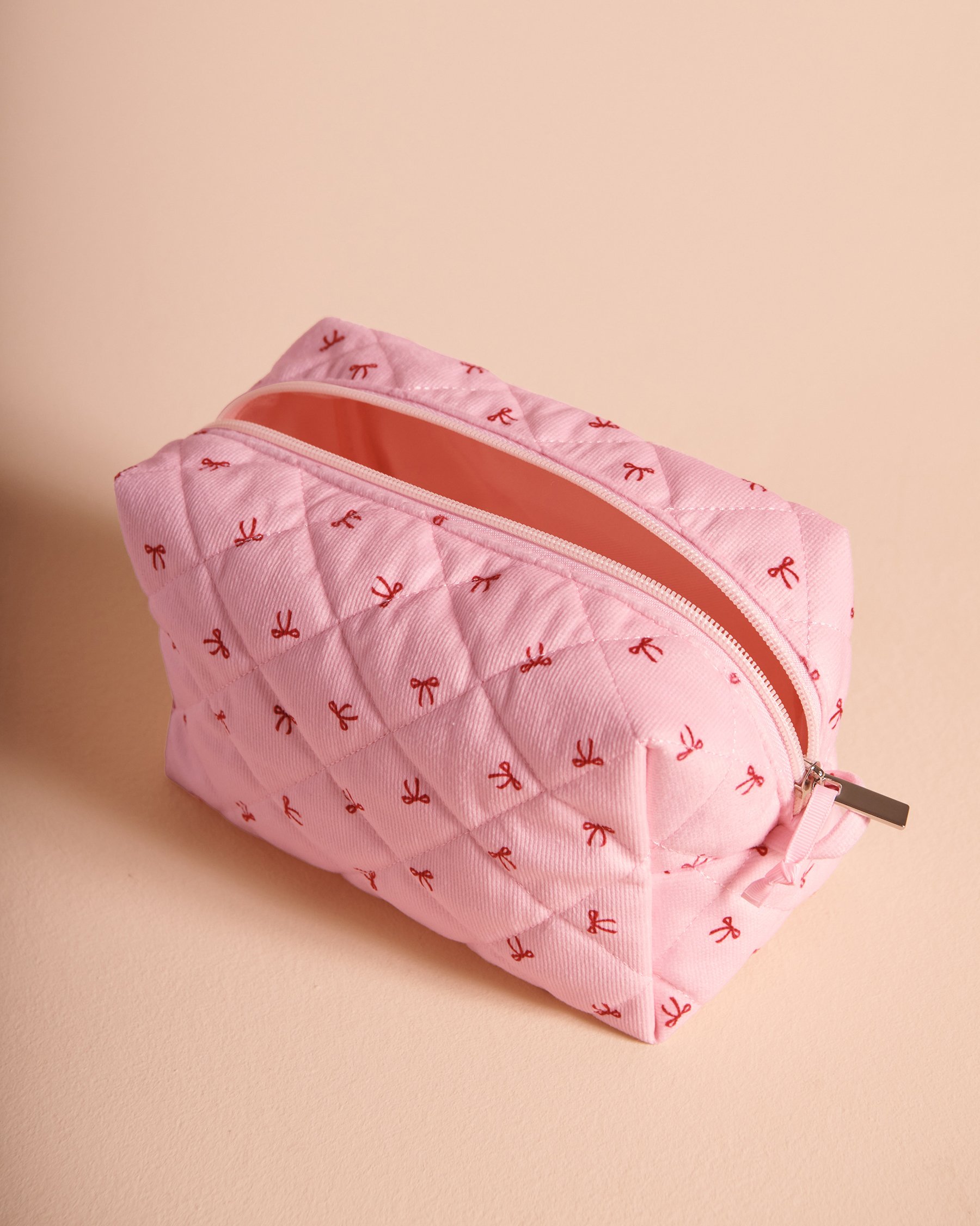 LA VIE EN ROSE Quilted Cosmetic Bag Pink/Bows 40700526 - View2