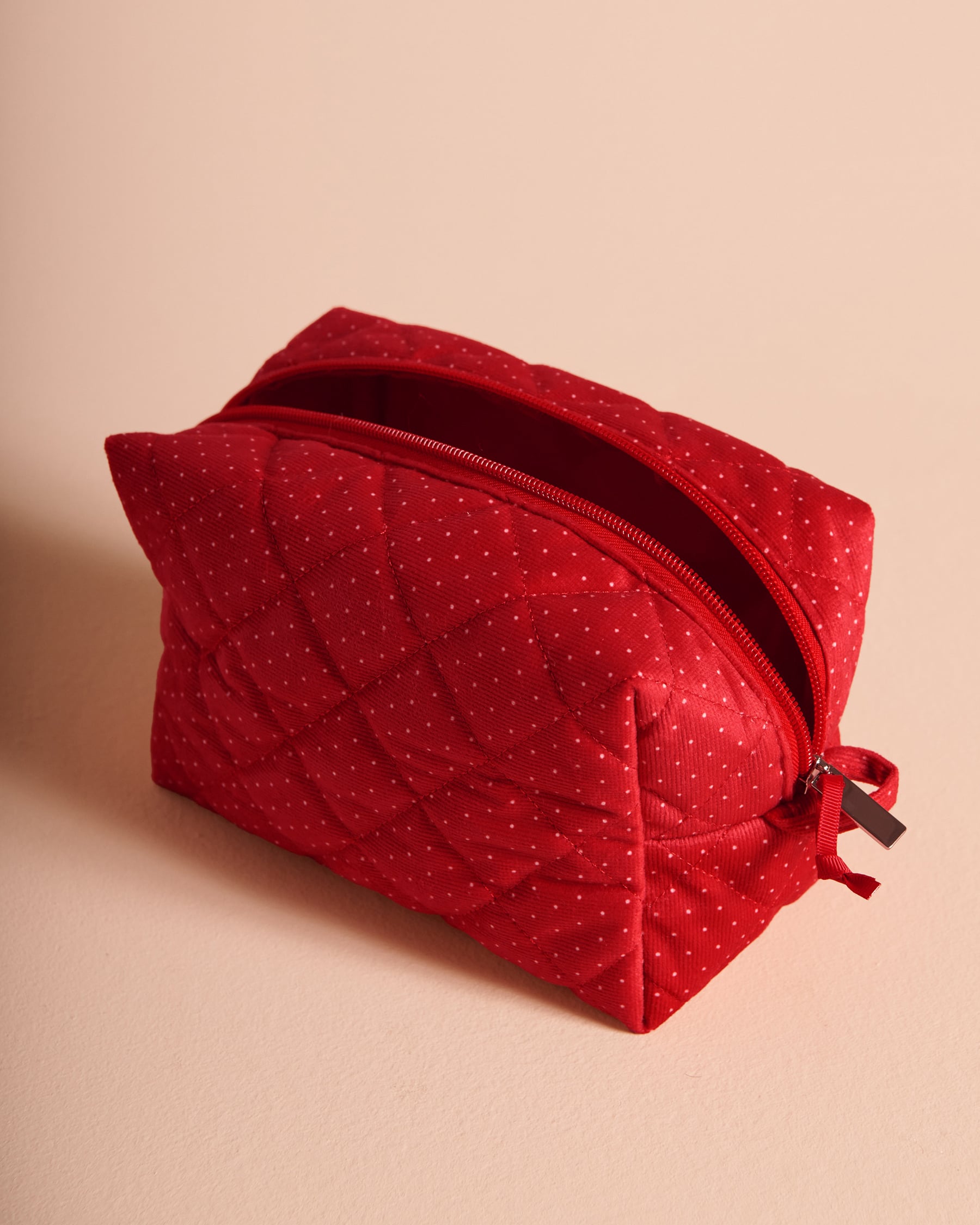 LA VIE EN ROSE Quilted Cosmetic Bag Red/Dots 40700526 - View2