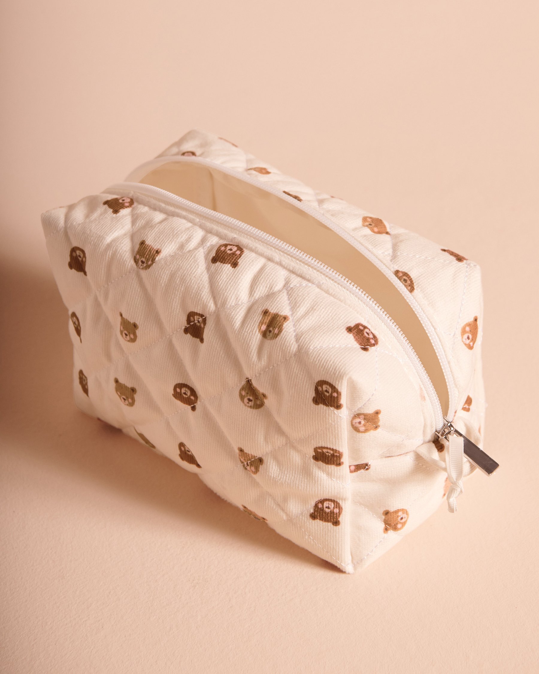 LA VIE EN ROSE Quilted Cosmetic Bag White/Teddy Bear 40700526 - View2