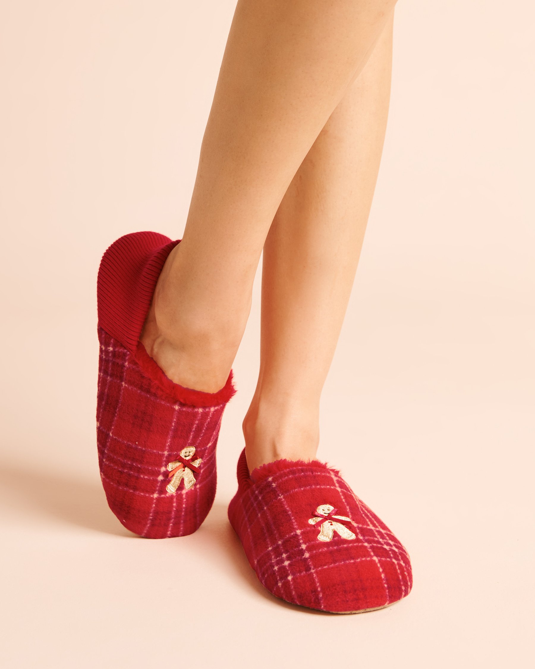 LA VIE EN ROSE Gingerbread Microfleece Slipper Socks Red Plaid/Gingerbread 40700516 - View1