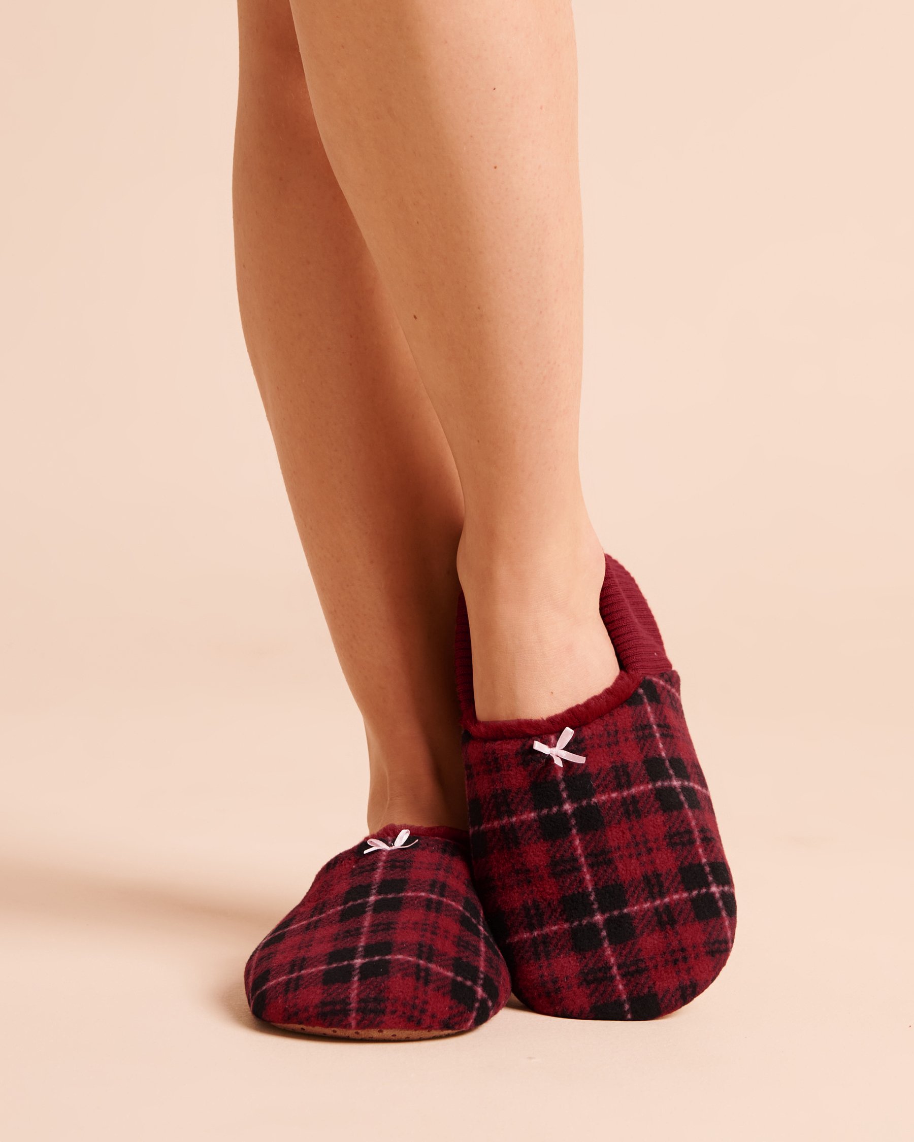 LA VIE EN ROSE Bow Microfleece Slipper Socks Red Plaid/Bow 40700516 - View1