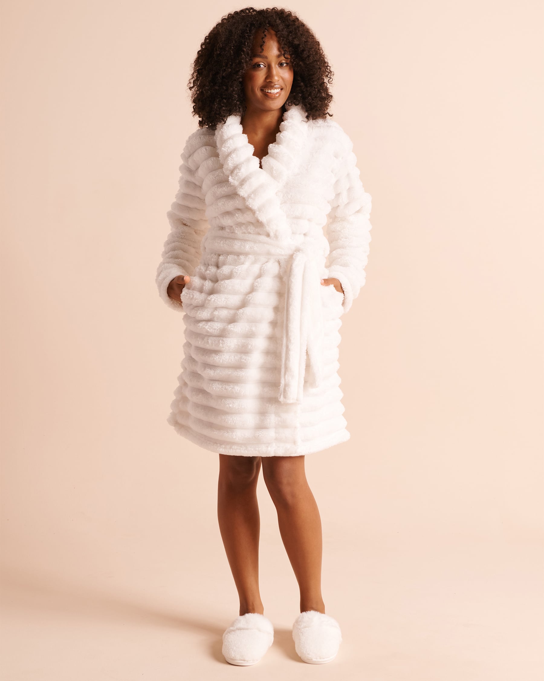 LA VIE EN ROSE Sherpa and Faux Fur Slippers White 40700512 - View3