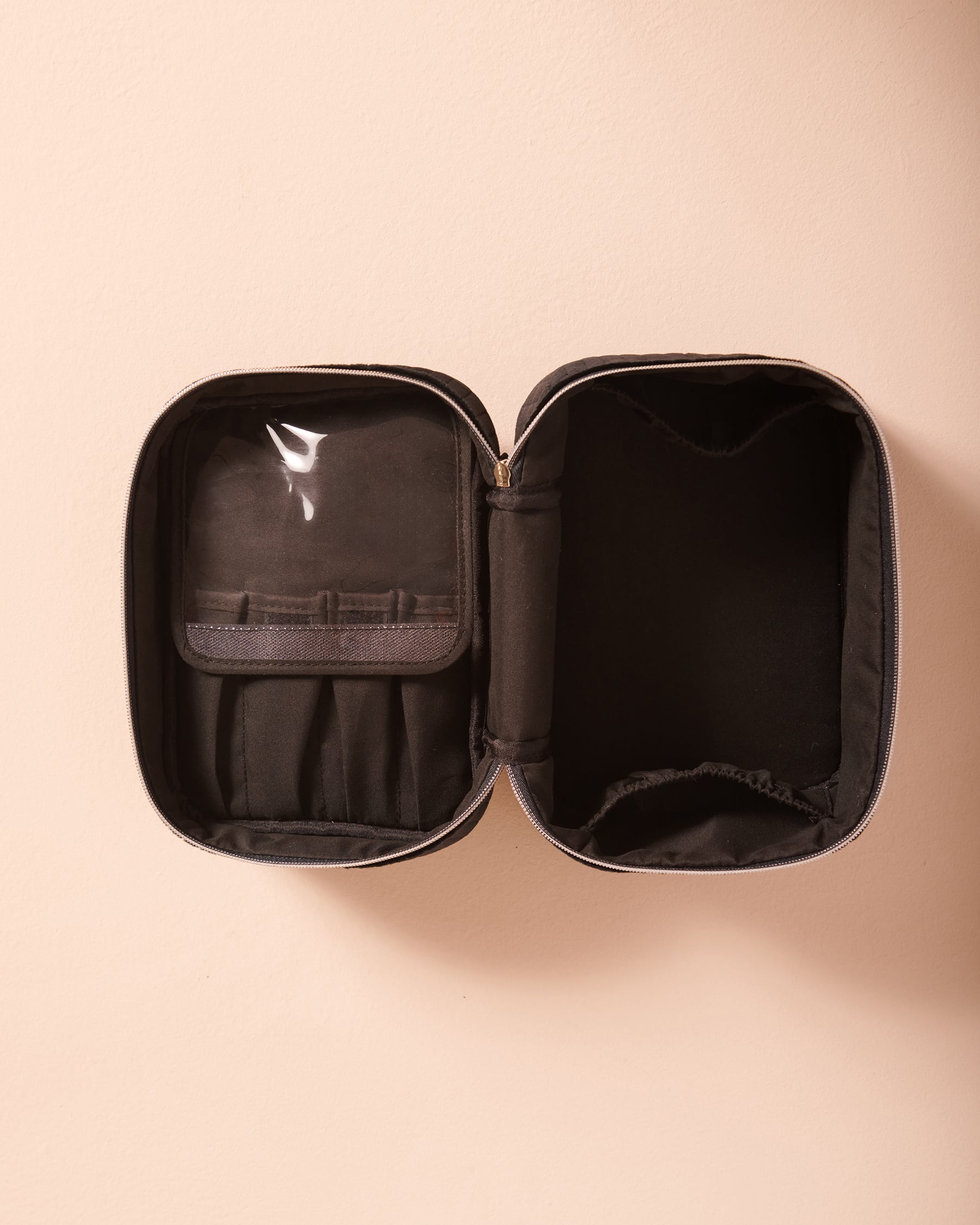 LA VIE EN ROSE Velvet Cosmetic Bag Black 40700522 - View2