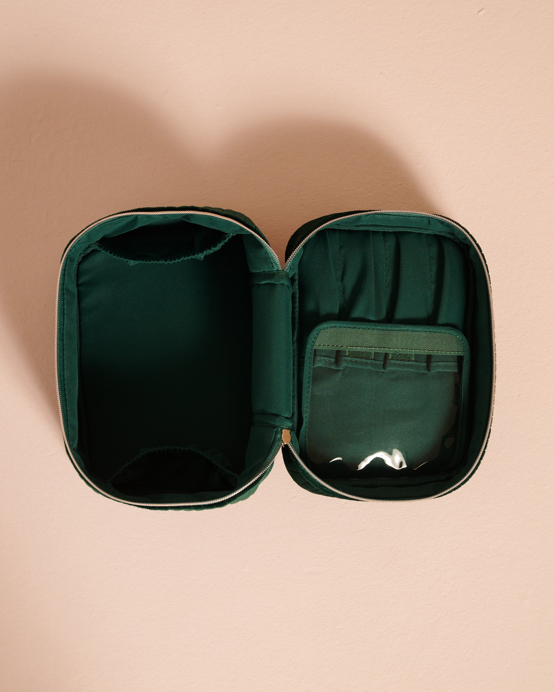LA VIE EN ROSE Velvet Cosmetic Bag Fir Green 40700522 - View2