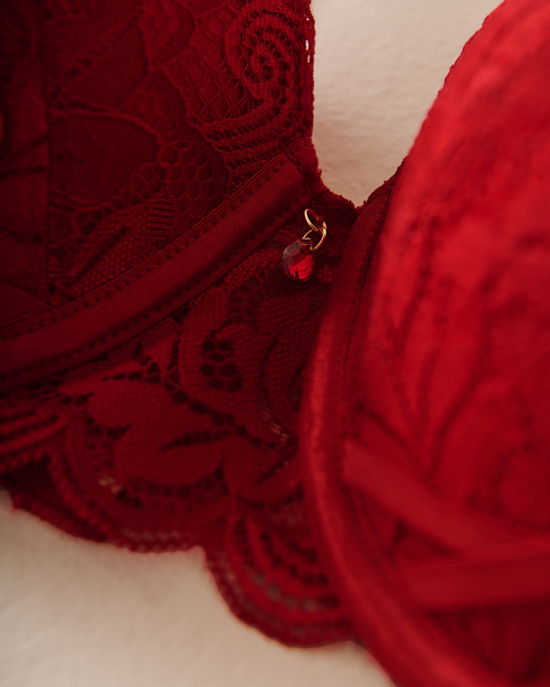 LA VIE EN ROSE Lightly Lined Mastectomy Bra Candy Cane Red 10200652 - View6