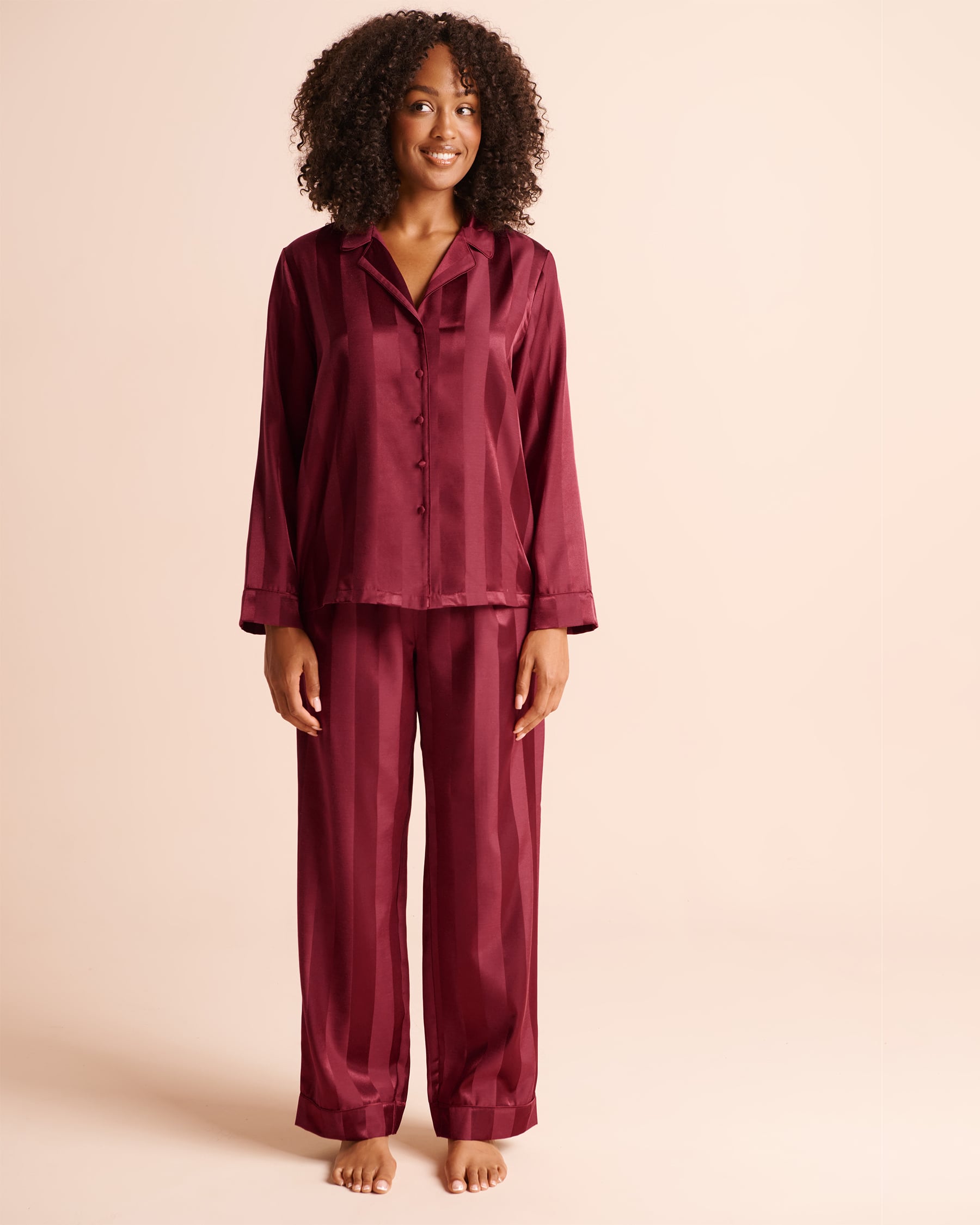 LA VIE EN ROSE Ensemble pyjama manches longues en satin jacquard rayé Bourgogne festif 60400086 - View1