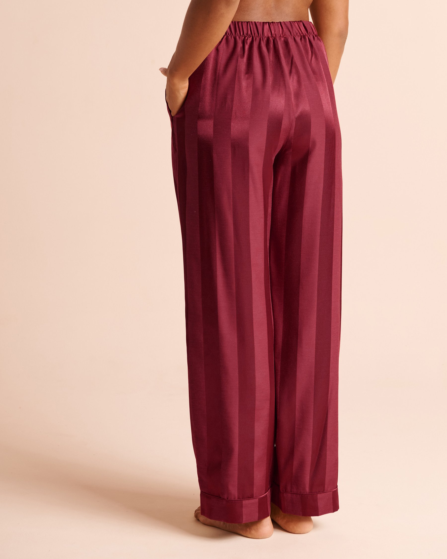 LA VIE EN ROSE Ensemble pyjama manches longues en satin jacquard rayé Bourgogne festif 60400086 - View5