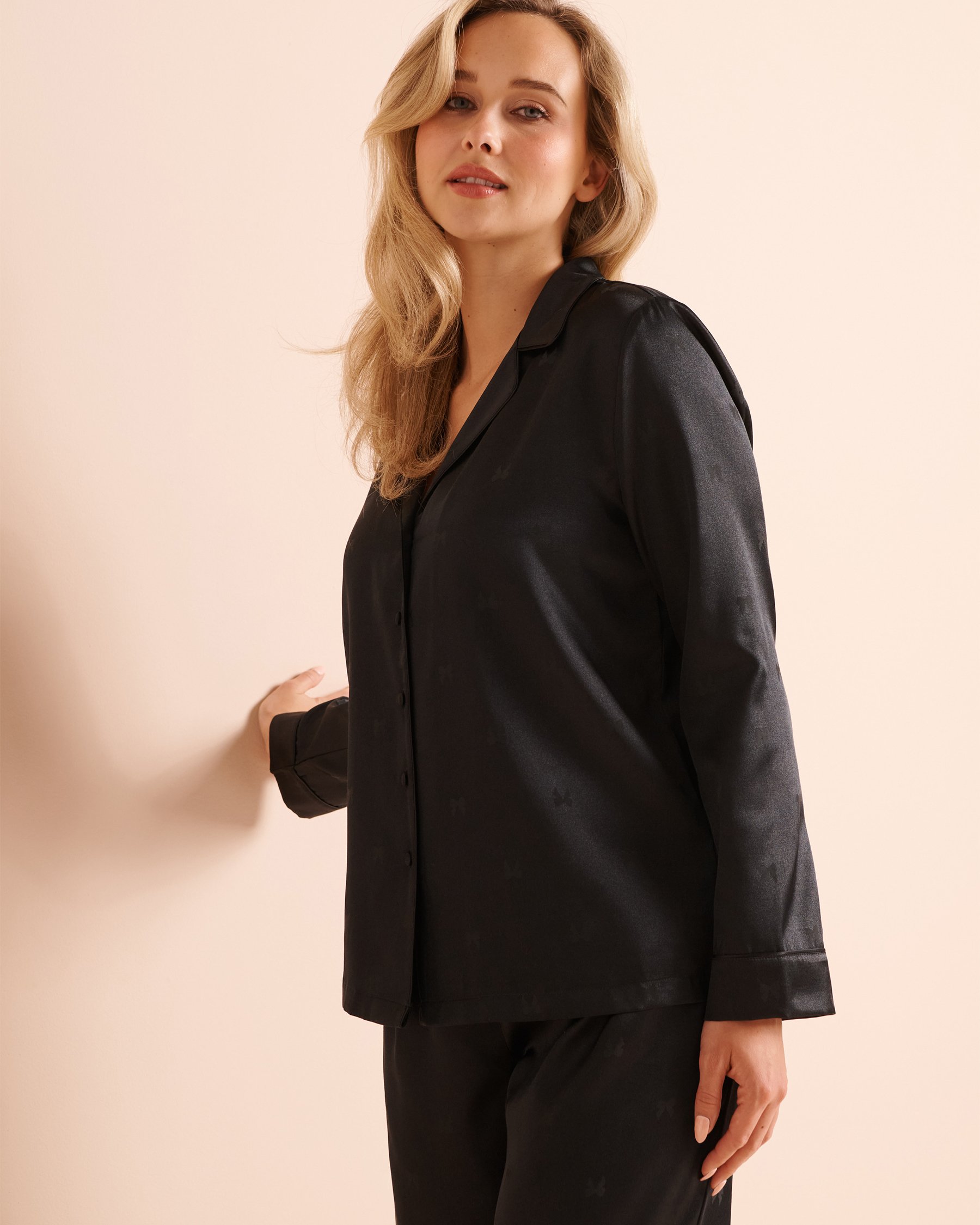 LA VIE EN ROSE Bow Jacquard Long Sleeve Satin Pajama Set Black 60400085 - View3