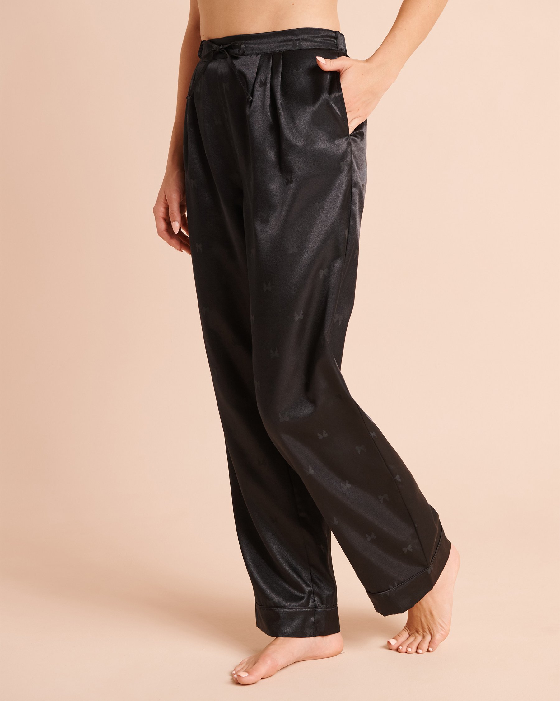 LA VIE EN ROSE Bow Jacquard Long Sleeve Satin Pajama Set Black 60400085 - View4