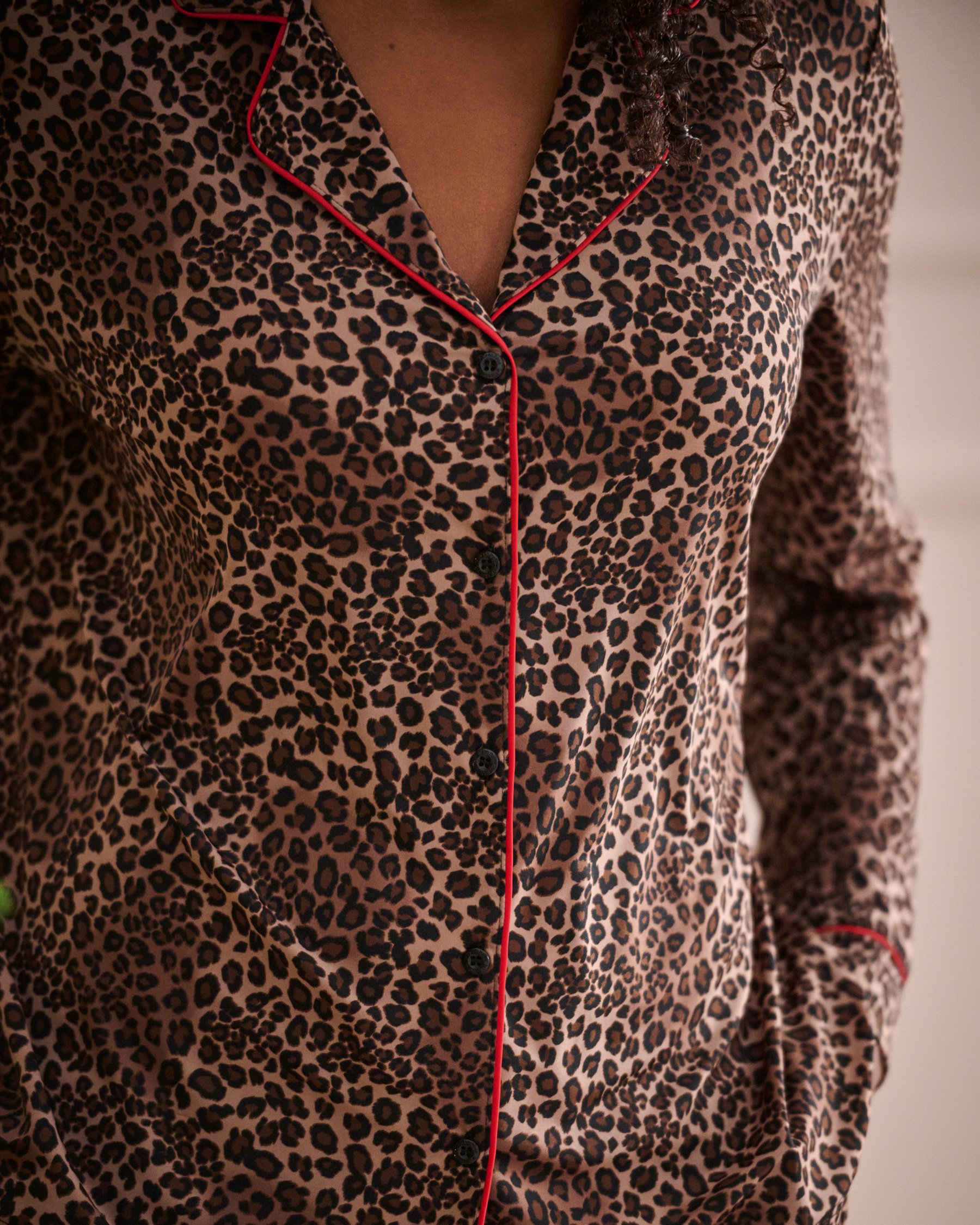 LA VIE EN ROSE Leopard Print Long Sleeve Button-down Shirt Leopard 60100218 - View2