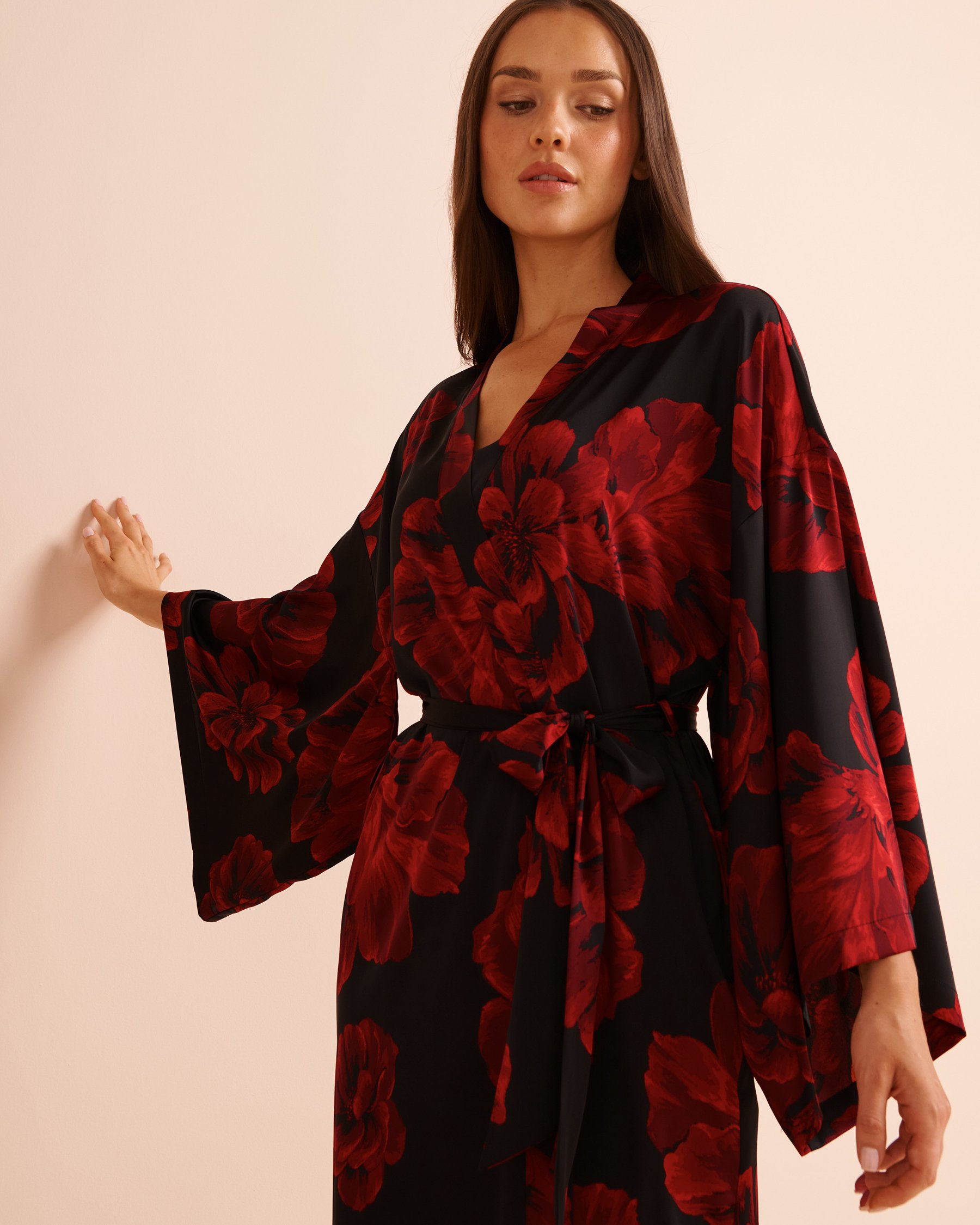 LA VIE EN ROSE Peony Print Long Satin Kimono Black/Red Floral 60600131 - View3