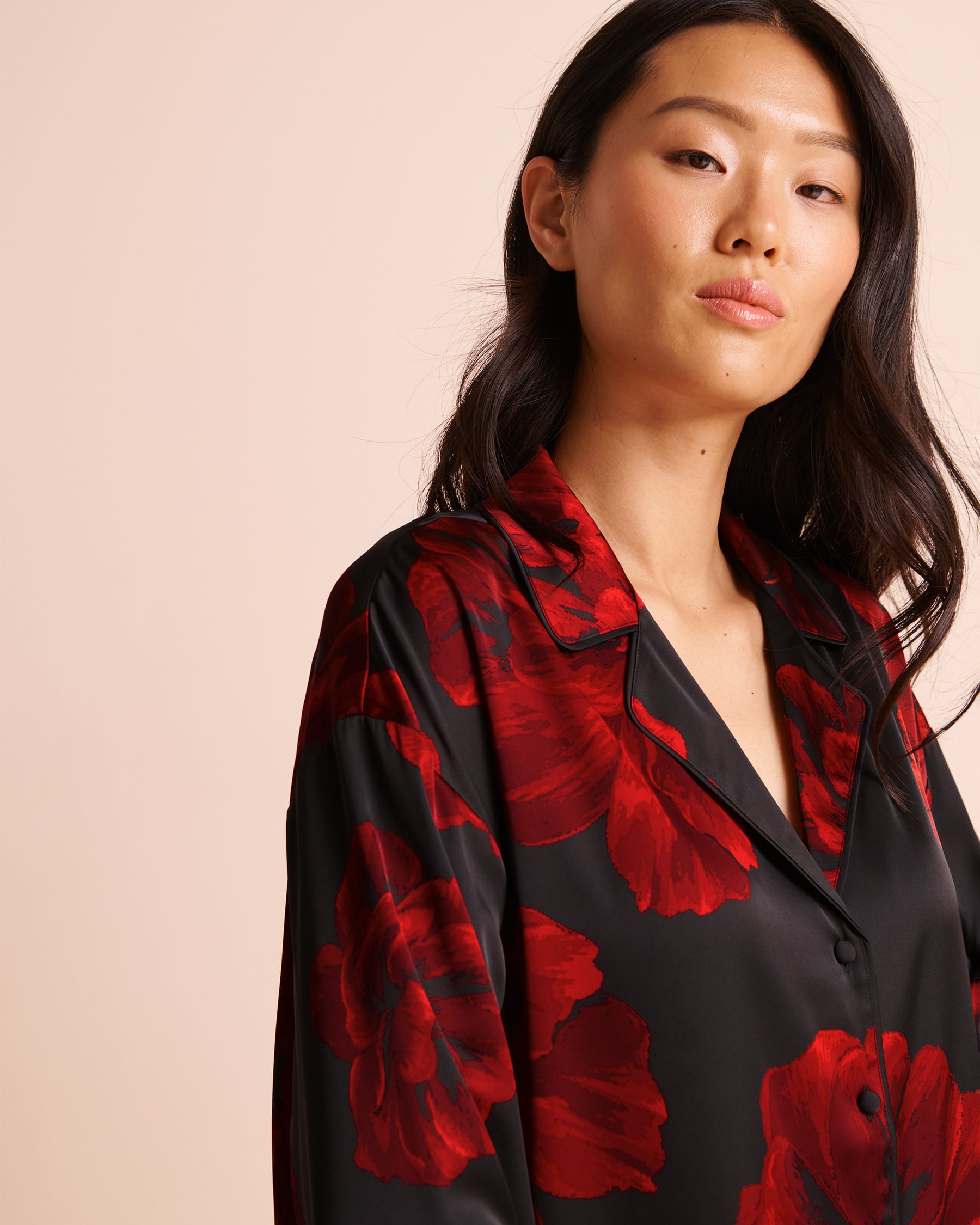 LA VIE EN ROSE Peony Print Satin Long Sleeve Button-down Shirt Black/Red Floral 60100214 - View3
