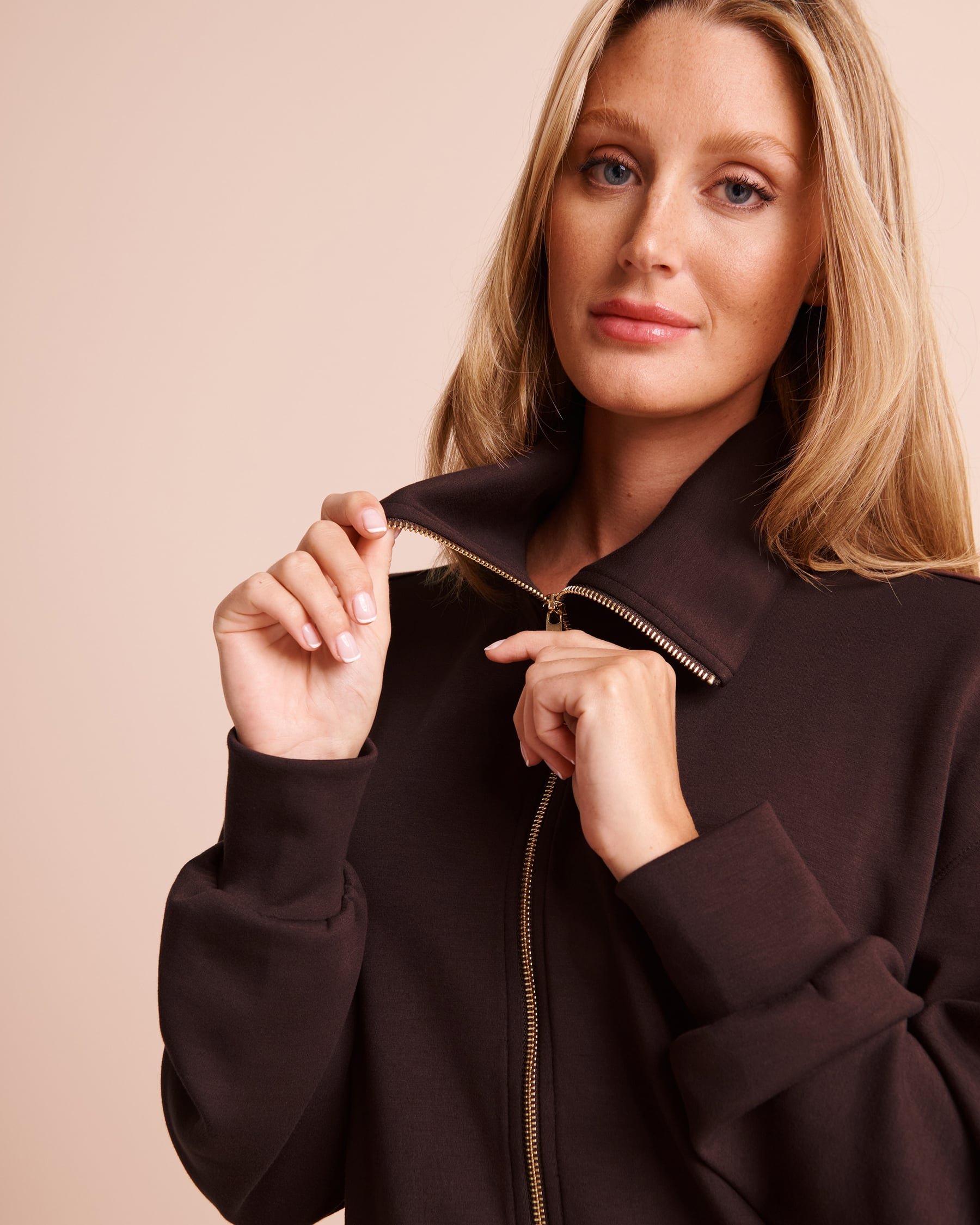 LA VIE EN ROSE Scuba Knit Zip-Up Sweatshirt Dark Chocolate 50100148 - View3