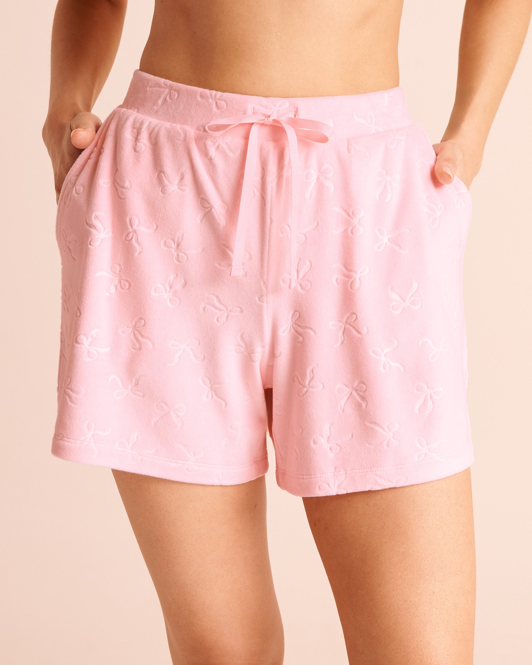 LA VIE EN ROSE Short de pyjama en velours peluche gravures nœuds Rose givrée/Nœuds 40200923 - View1