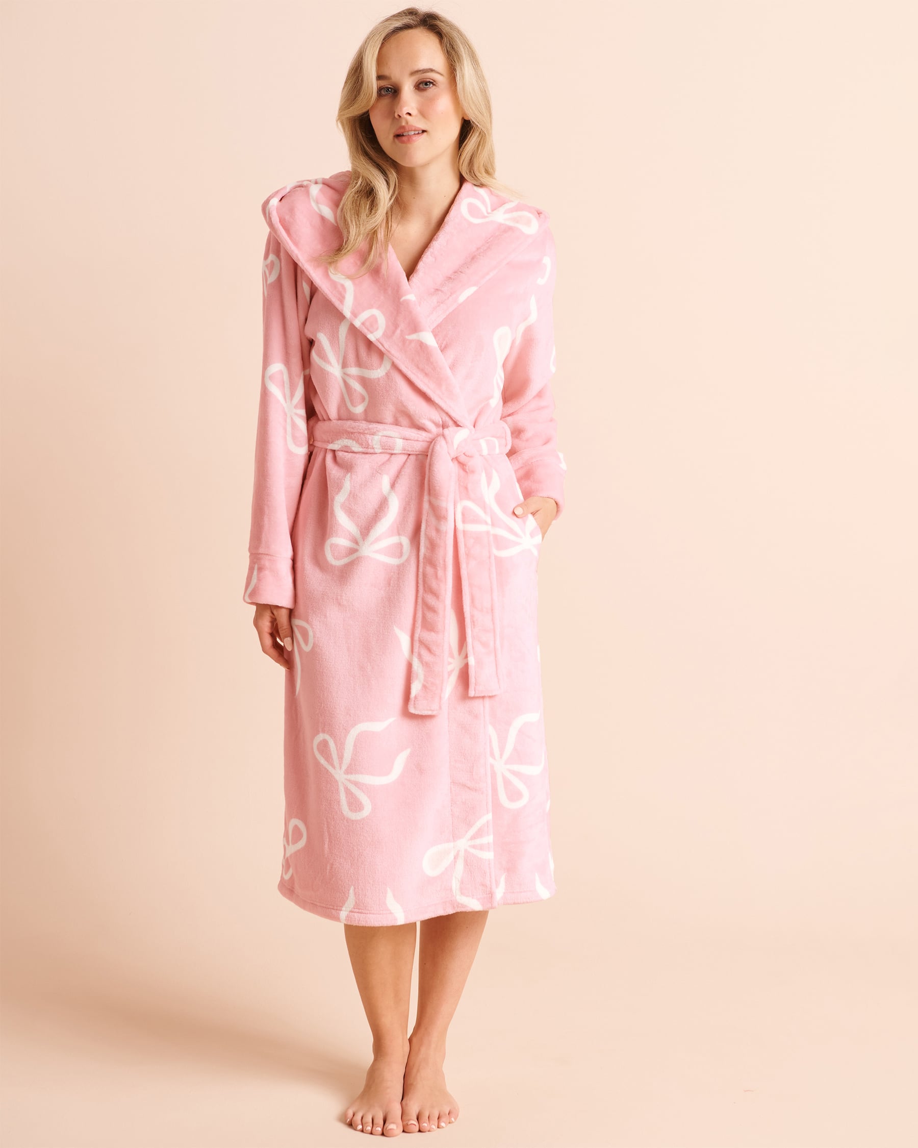 LA VIE EN ROSE Bow Soft Plush Hooded Robe Pink/Bows 40600242 - View1