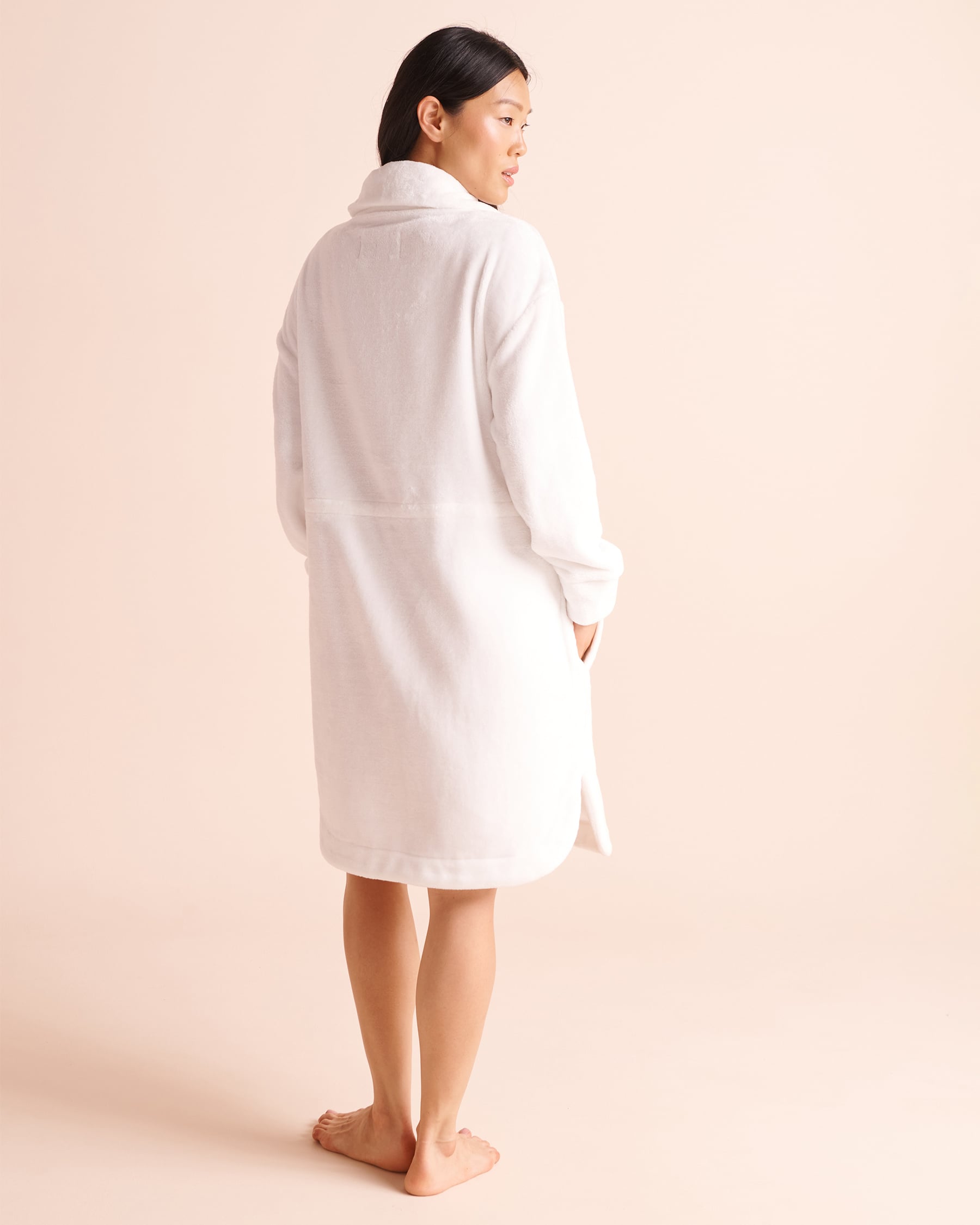 LA VIE EN ROSE Zip-Up Funnel Neck Plush Robe White 40600247 - View2