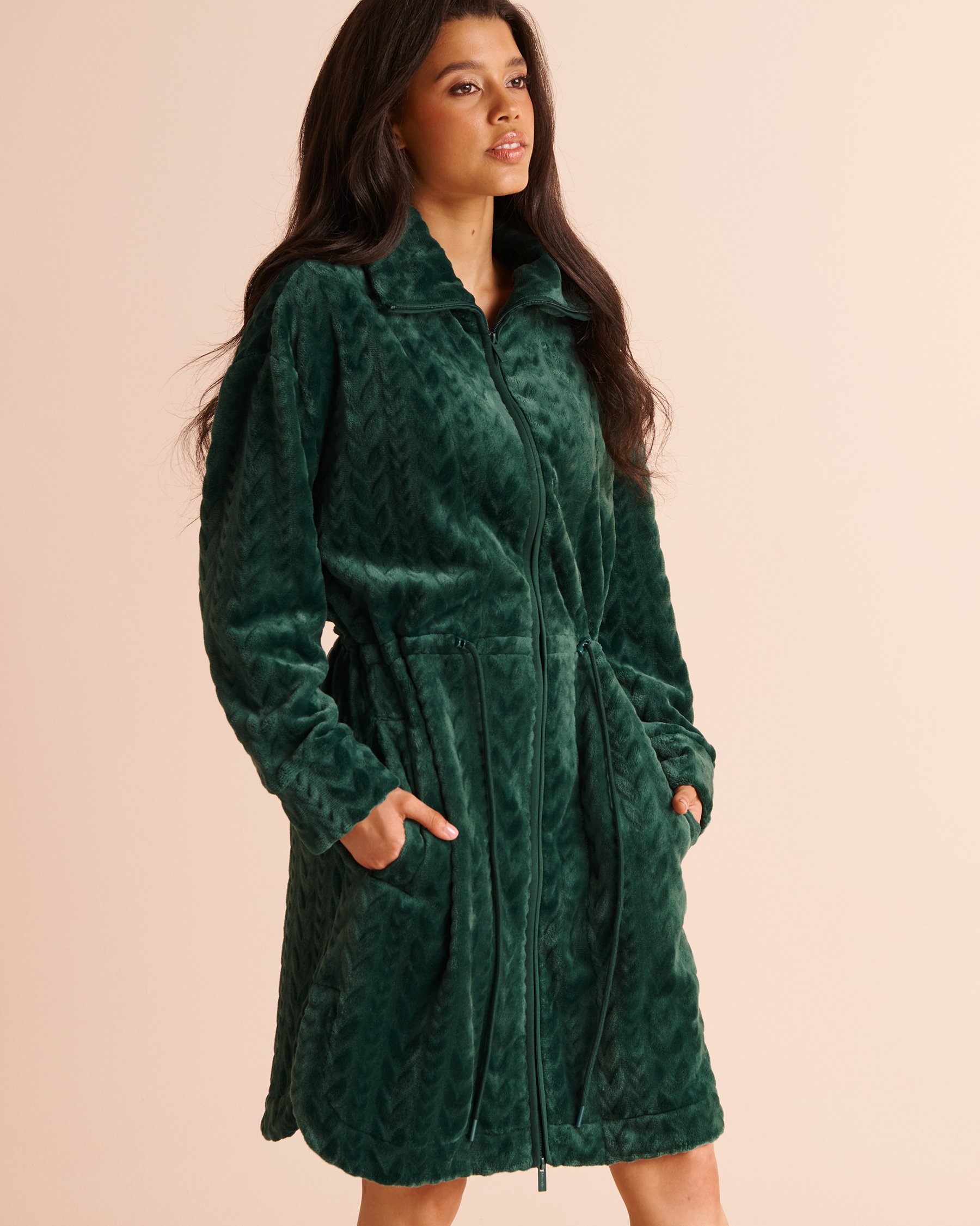 LA VIE EN ROSE Robe de chambre zippée en peluche à col cheminée Vert sapin 40600247 - View1