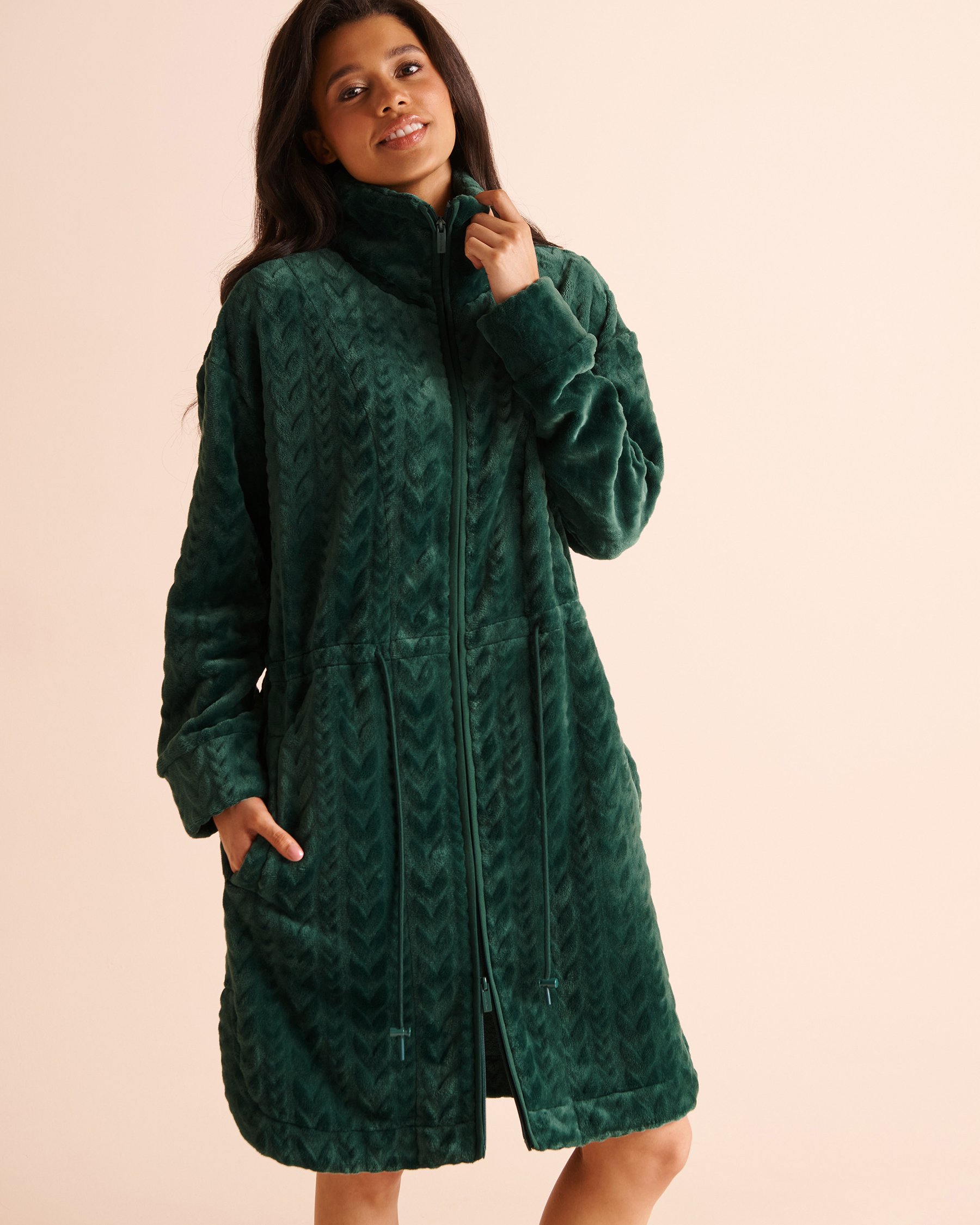 LA VIE EN ROSE Robe de chambre zippée en peluche à col cheminée Vert sapin 40600247 - View4