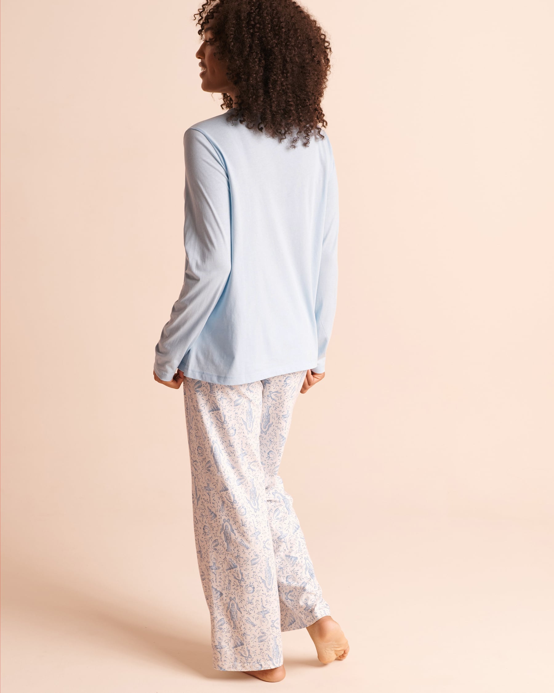 LA VIE EN ROSE Nutcracker Print Cotton Pajama Set Light Blue/Nutcracker 40400102 - View2