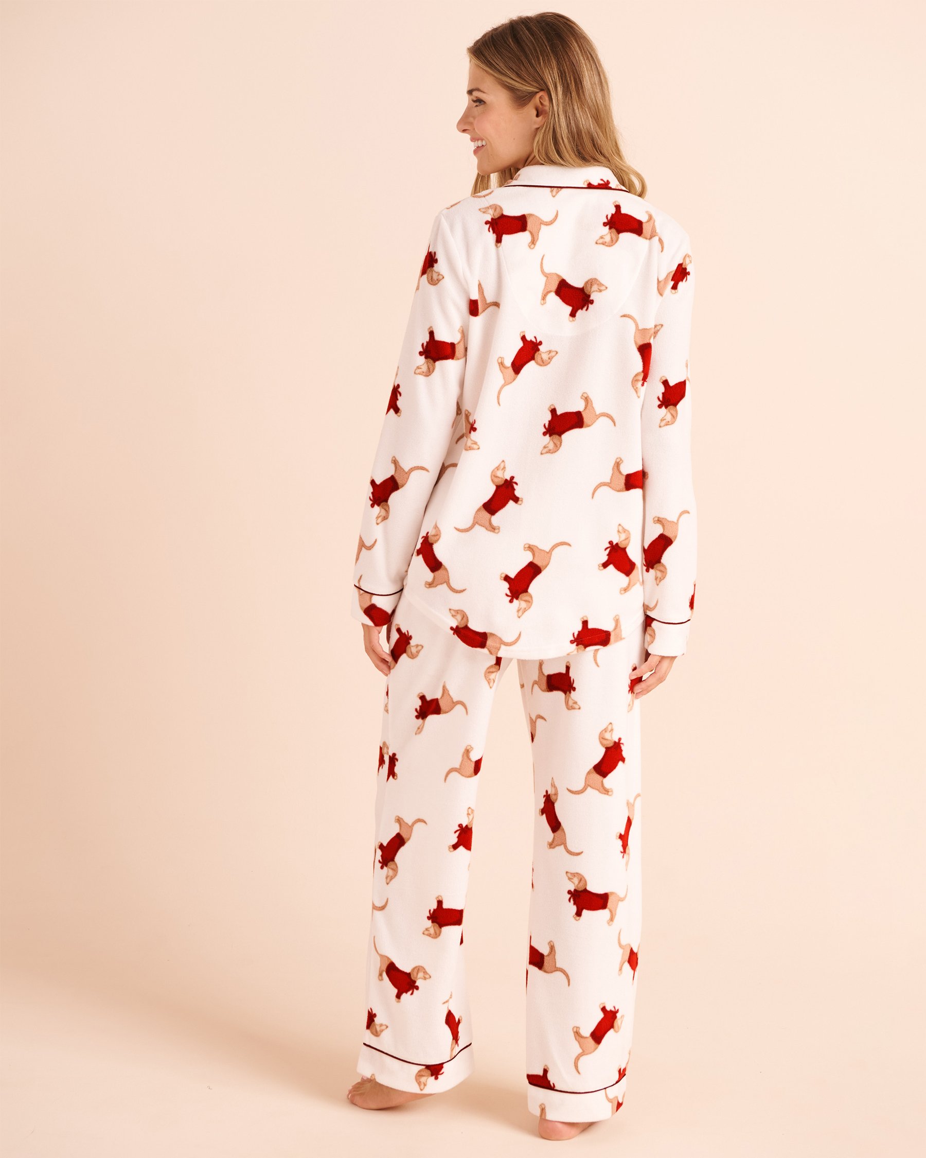 LA VIE EN ROSE Dachshund Print Microfleece Pajama Set White/Dachshund 40400104 - View2