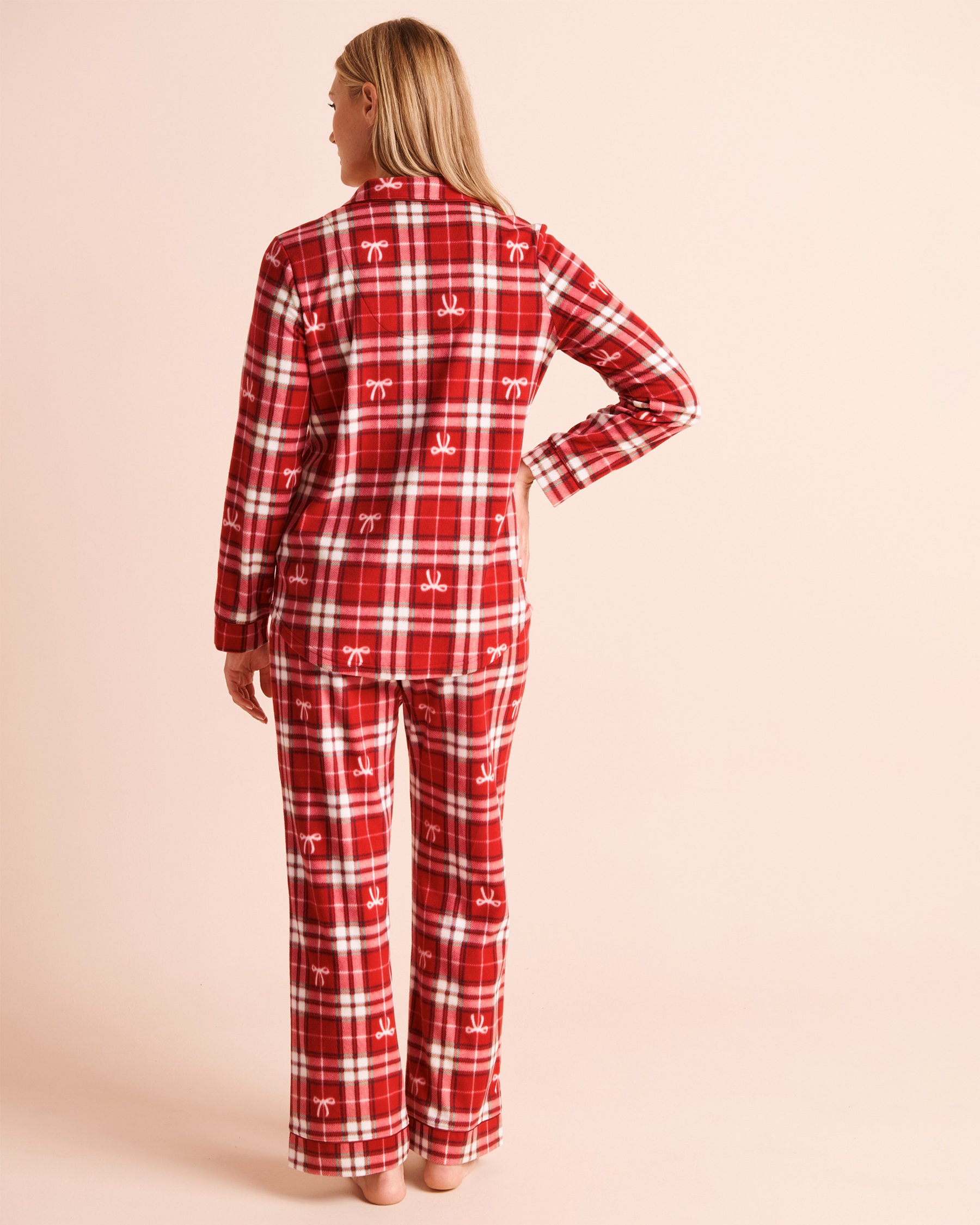 LA VIE EN ROSE Ensemble pyjama en polaire imprimé nœuds et carreaux Rouge/Carreaux 40400104 - View2