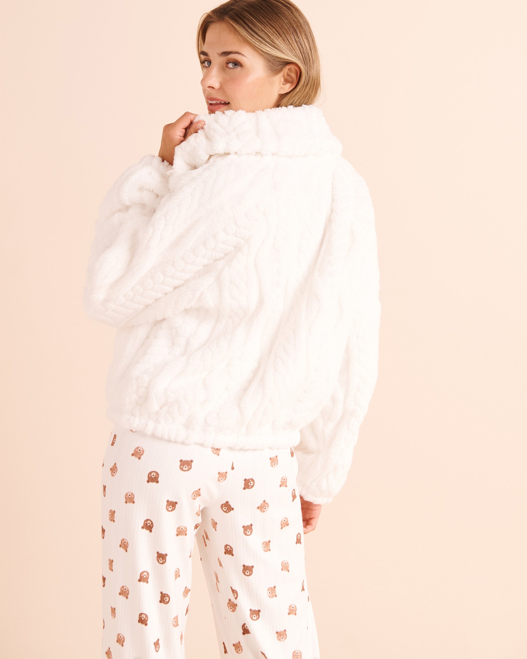 LA VIE EN ROSE Chandail zippé en jacquard peluche à torsades Blanc 40600238 - View2
