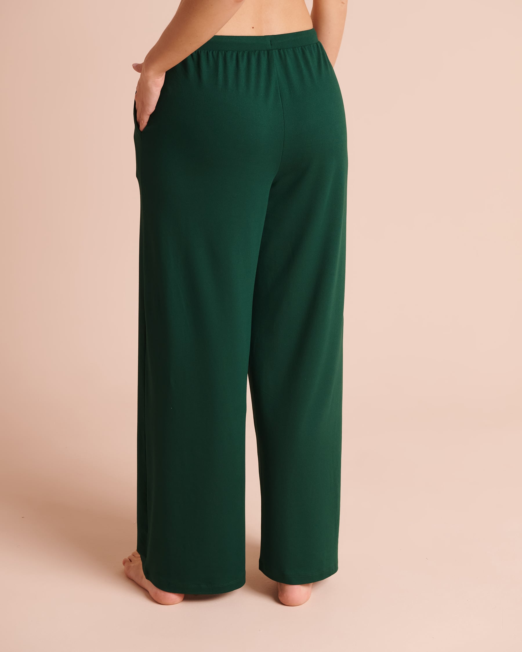 LA VIE EN ROSE Pantalon de pyjama jambe large ultra doux Vert sapin 40200900 - View2