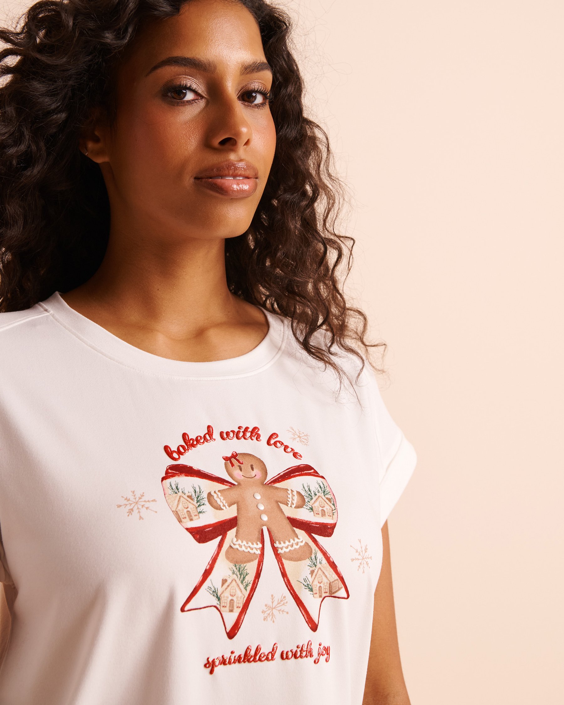 LA VIE EN ROSE Gingerbread Print Super Soft Short Sleeve T-shirt White 40100907 - View3