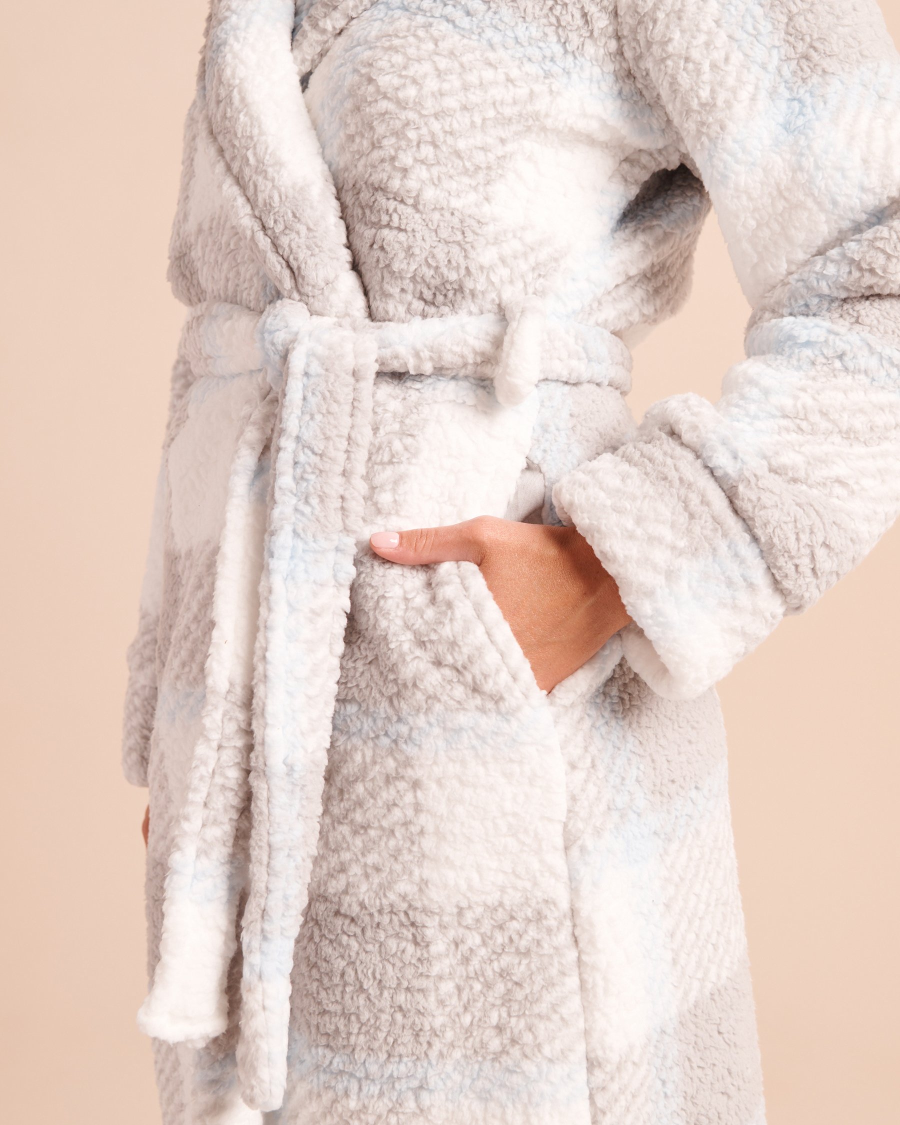 LA VIE EN ROSE Plaid Sherpa Hooded Robe Light Blue/Plaid 40600250 - View3