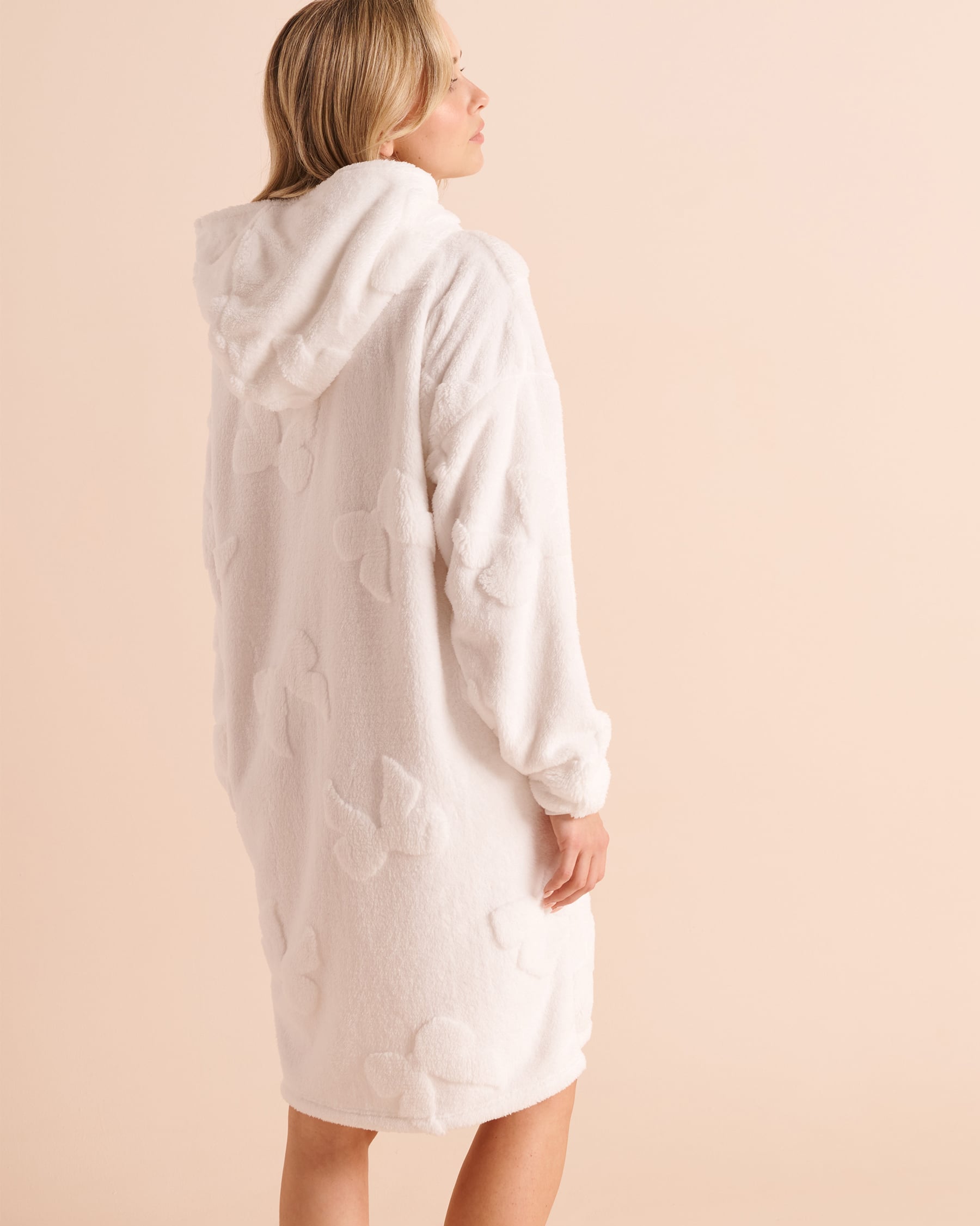 LA VIE EN ROSE Robe de chambre à capuchon en peluche douce motifs nœud Blanc/Nœuds 40600241 - View2