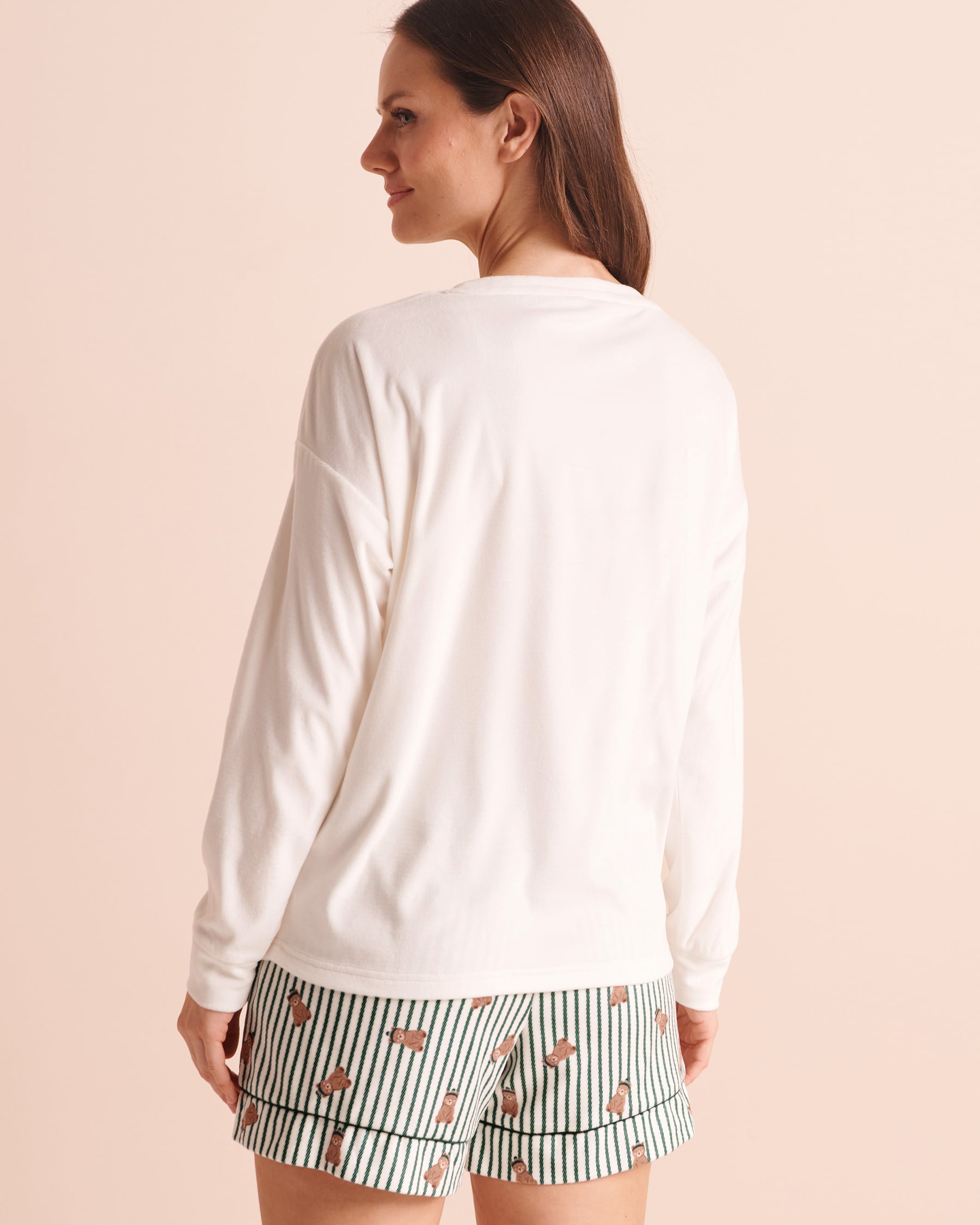 LA VIE EN ROSE Bear Print Plush Velour Long Sleeve Shirt White 40100943 - View2